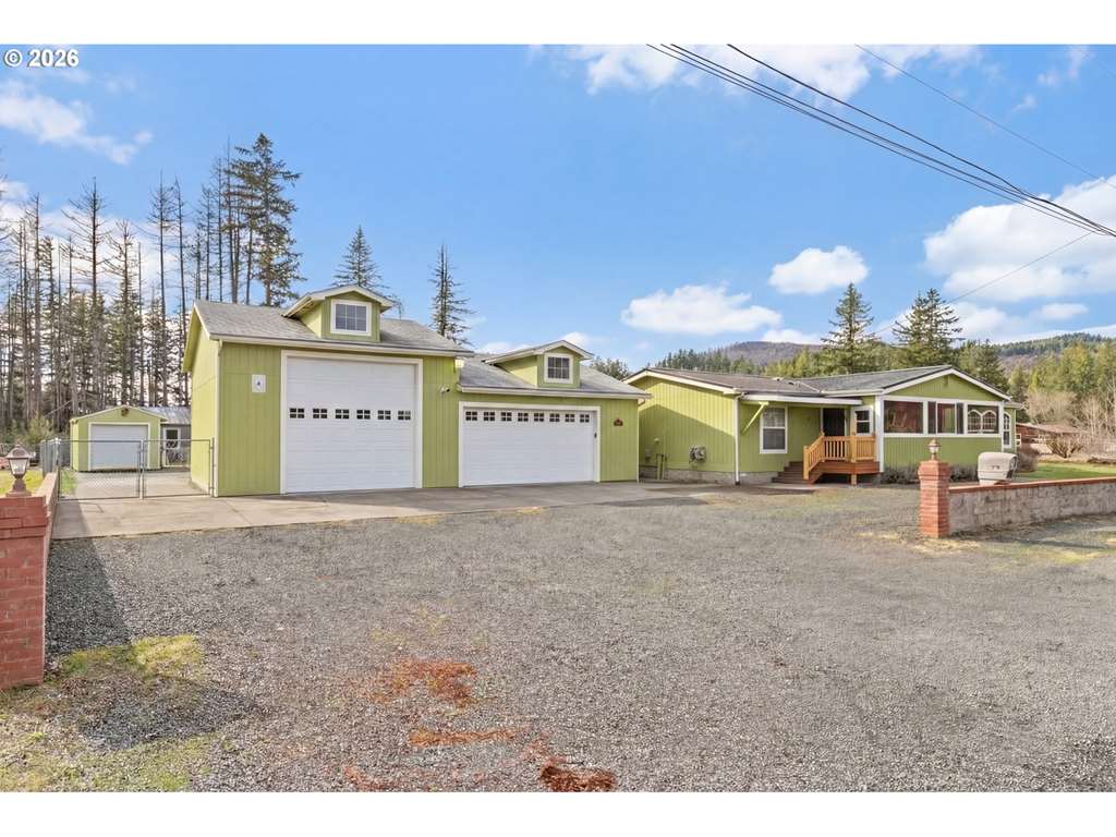 128 Louisa St