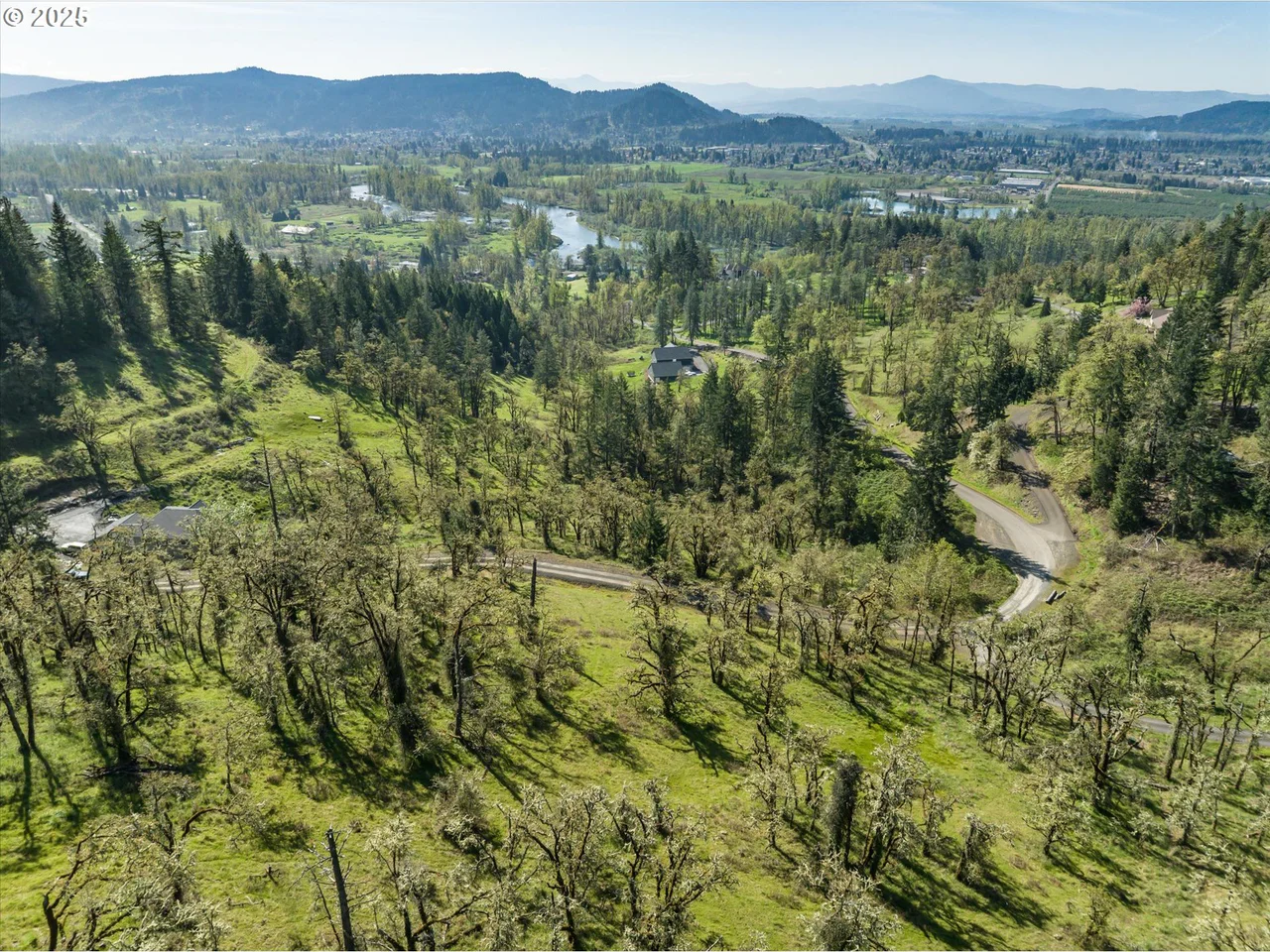 Oakshire DR 11, Springfield, OR 97478, photo 2 of 17