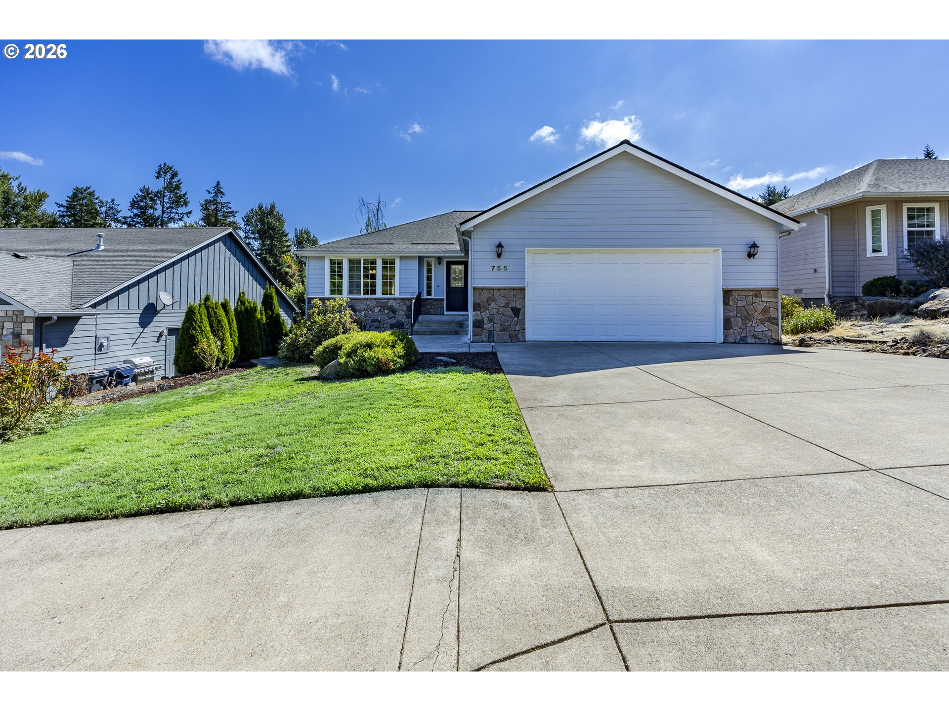755 S 47TH PL, Springfield, OR 97478, photo 2 of 48