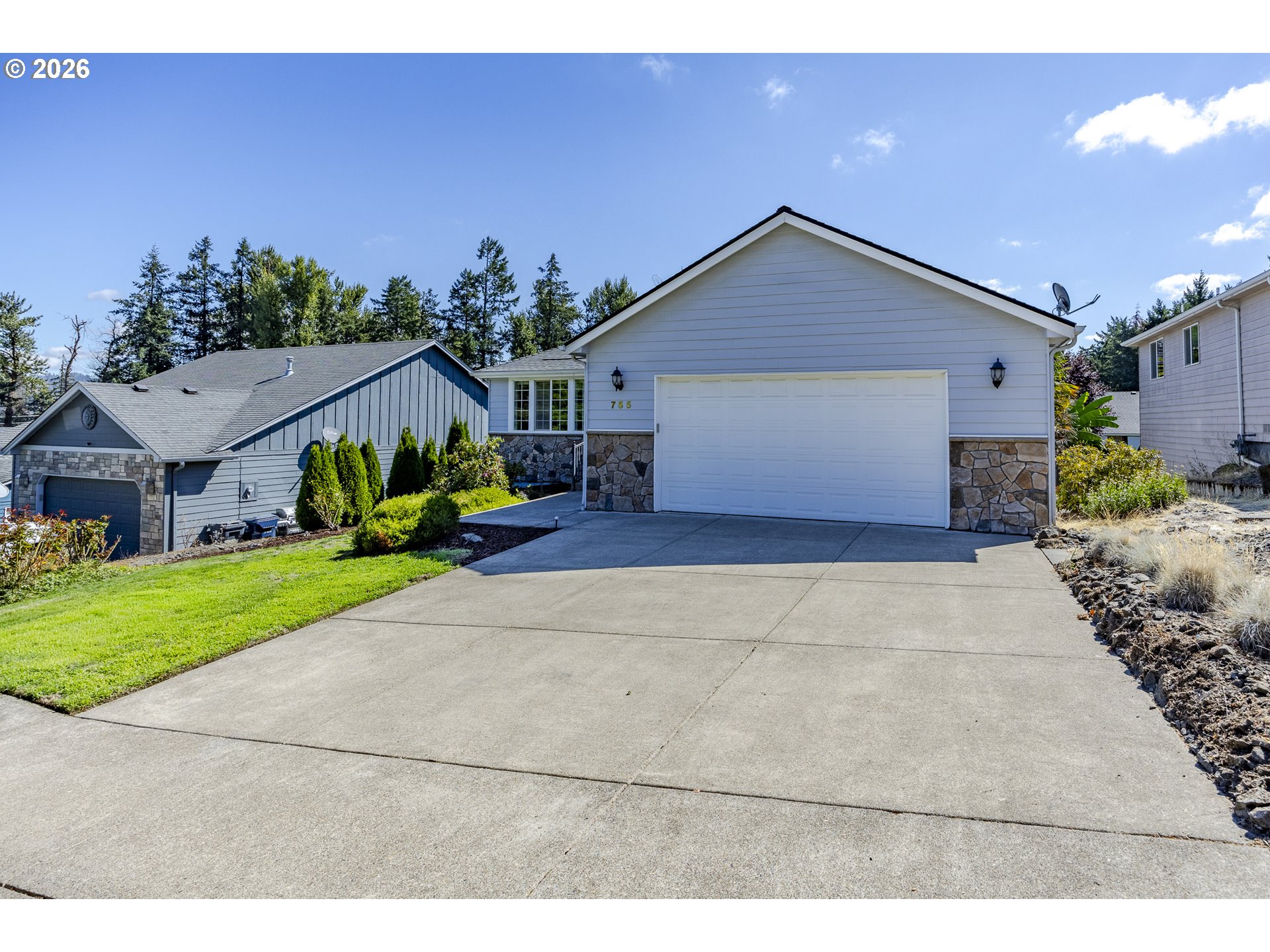 755 S 47TH PL, Springfield, OR 97478, photo 3 of 48