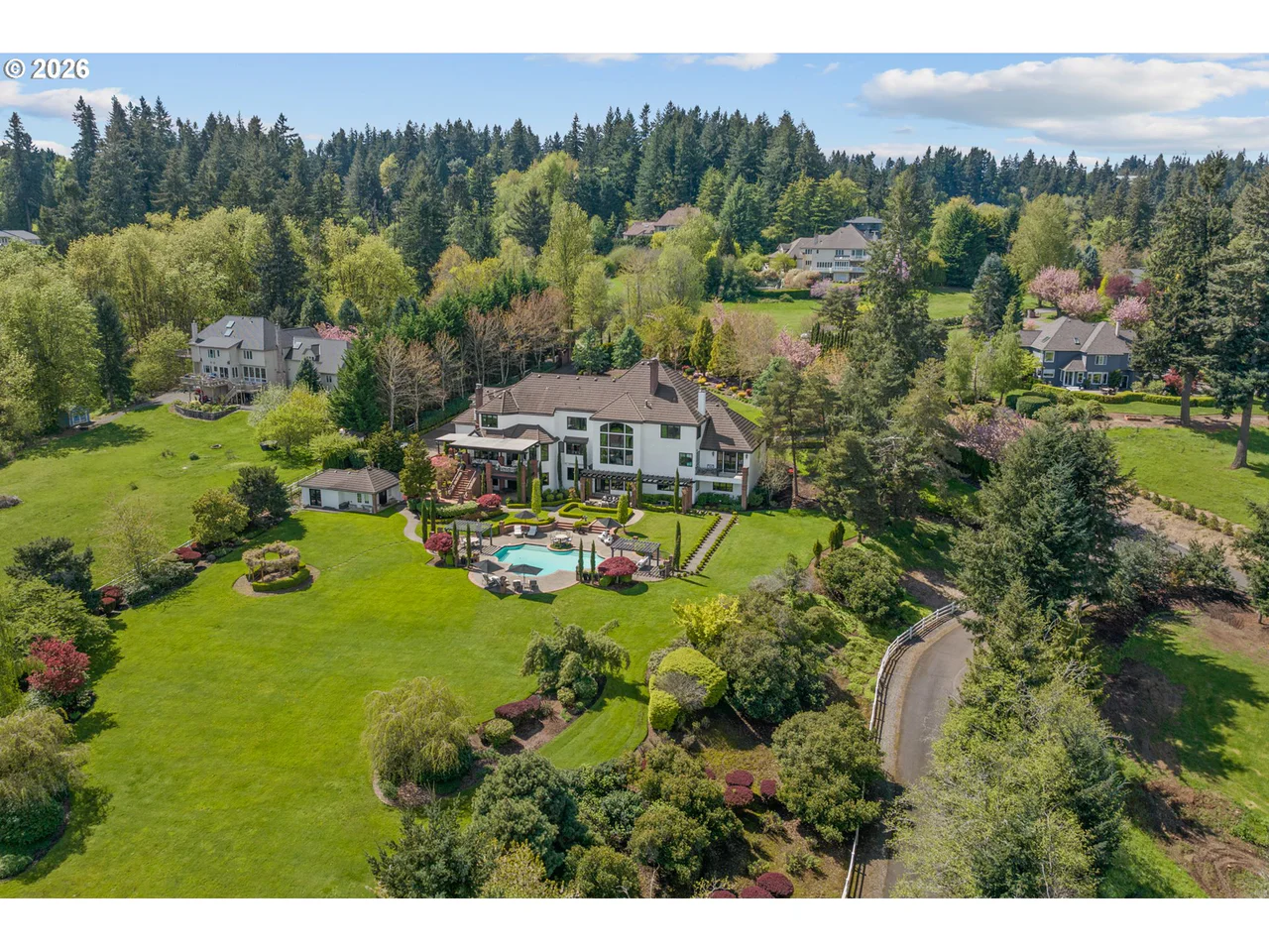 24770 SW VALLEY VIEW RD, West Linn, OR 97068, photo 2 of 48