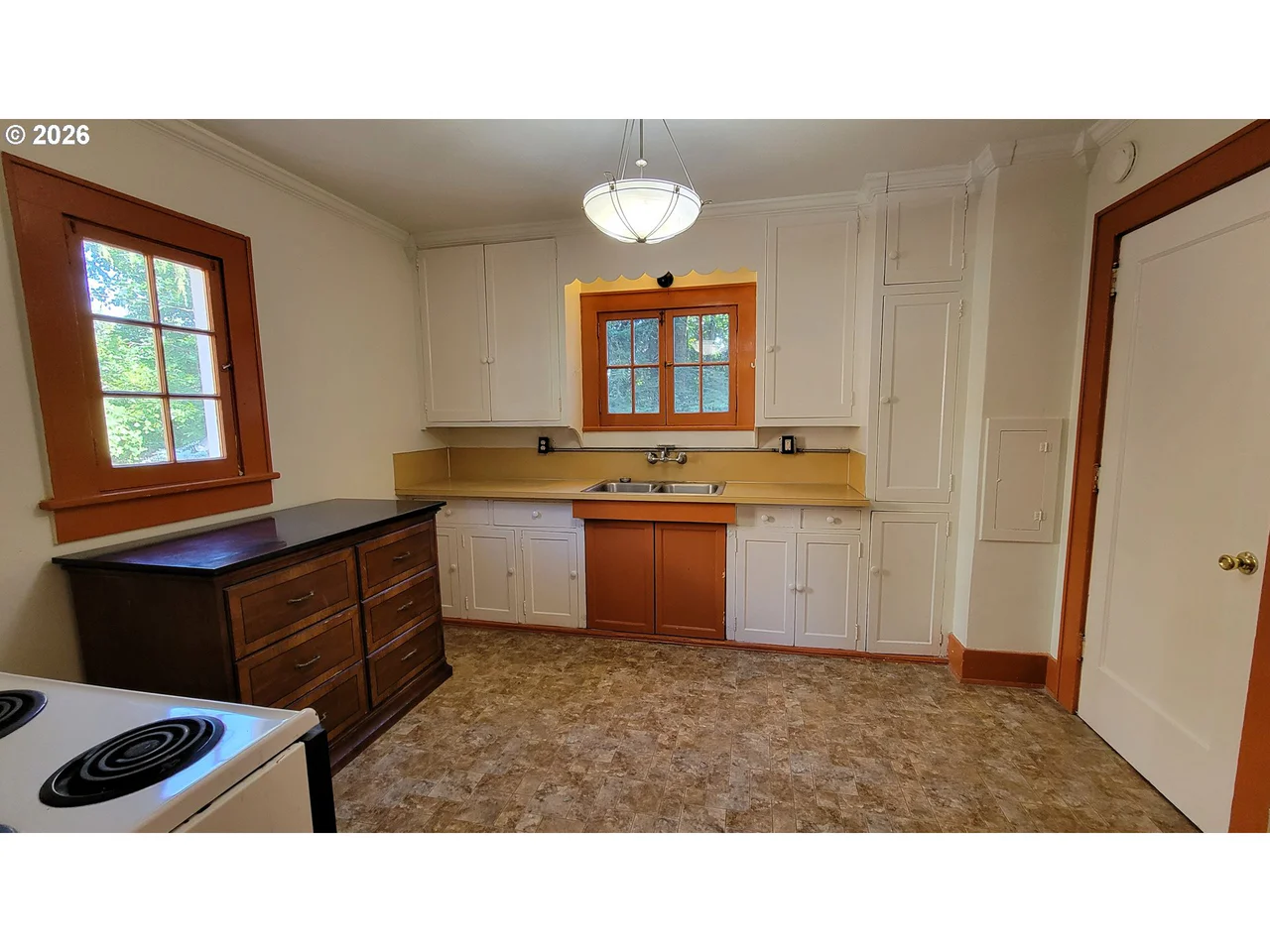1445 W 11TH AVE, Eugene, OR 97402, photo 6 of 31
