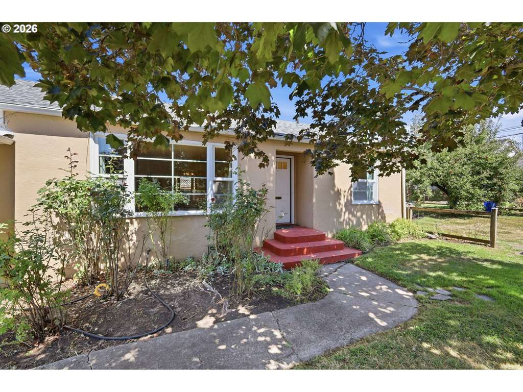 805 E 29th Ave