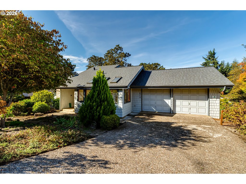 670 Woodcrest Dr