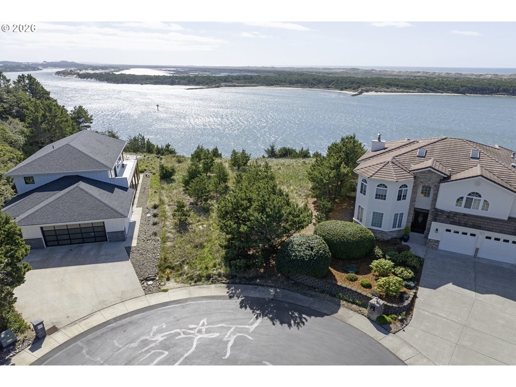 59 Shoreline Dr