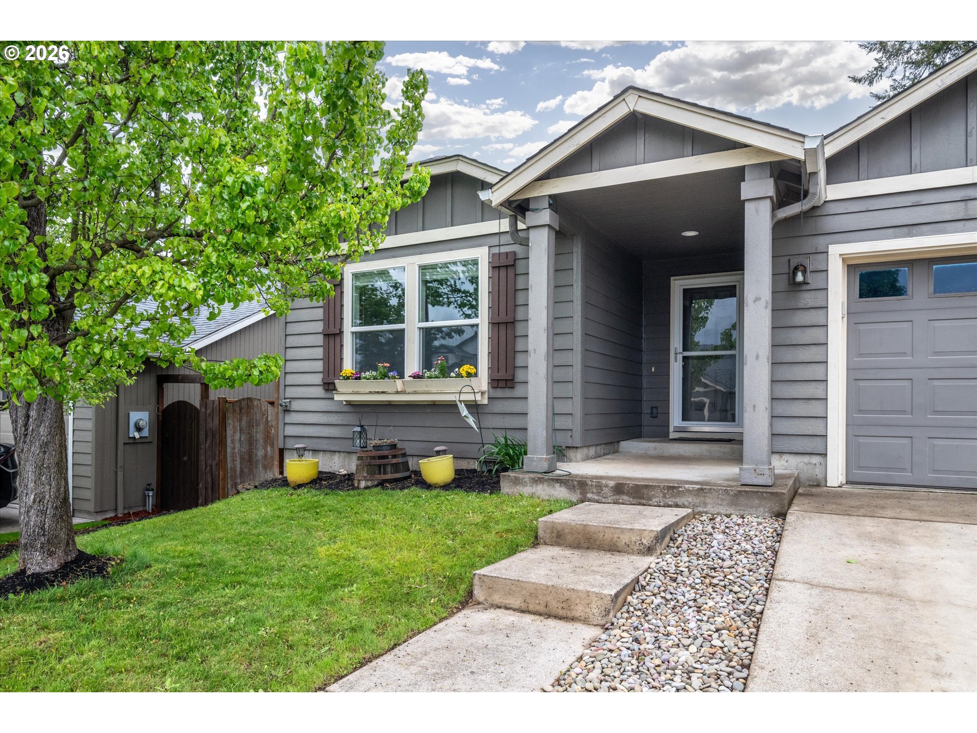 553 S 48TH PL, Springfield, OR 97478, photo 2 of 32