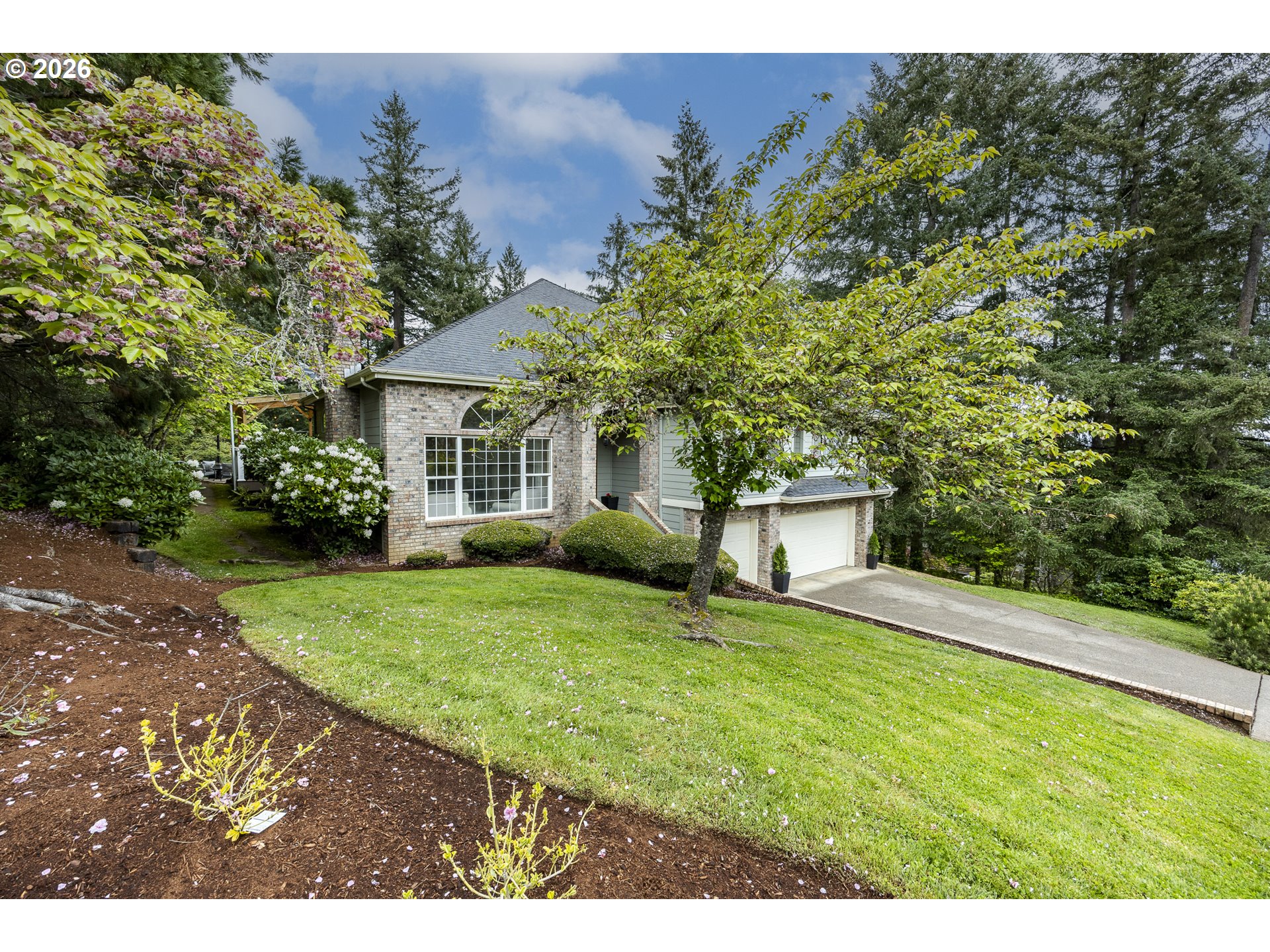 3071 SOLOMAN LOOP, Eugene, OR 97405, photo 2 of 48