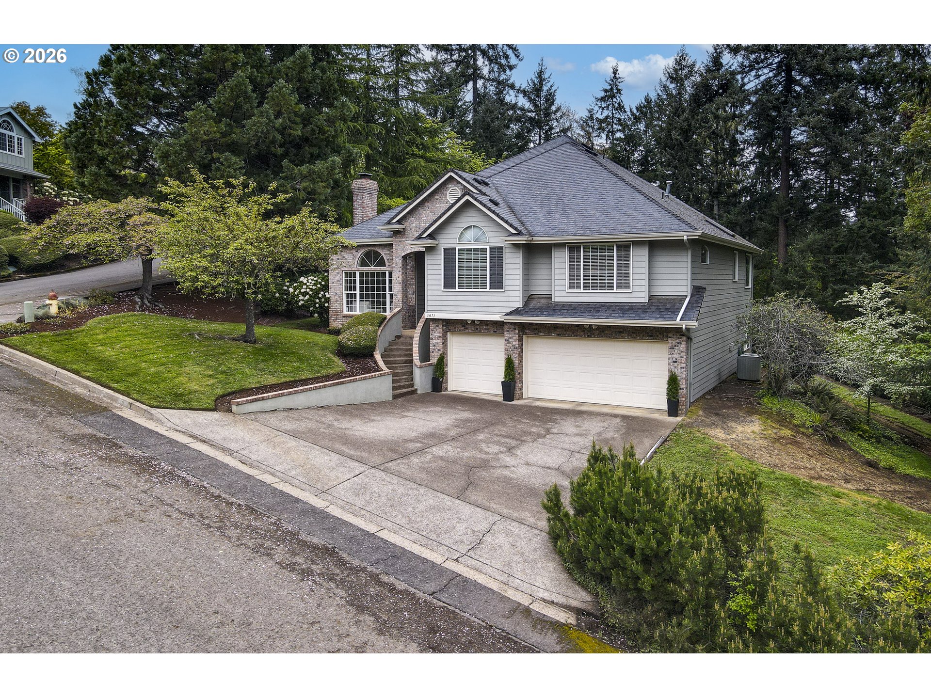 3071 SOLOMAN LOOP, Eugene, OR 97405, photo 3 of 48