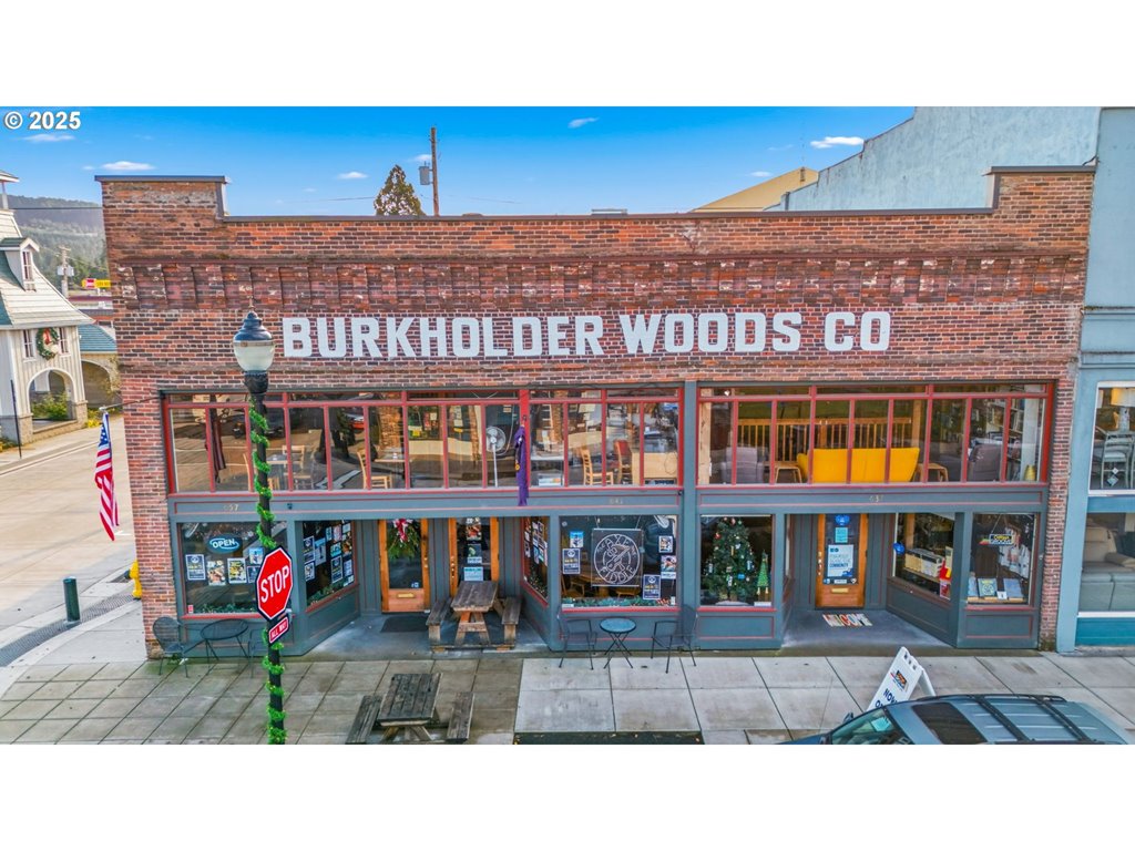 657 E Main St