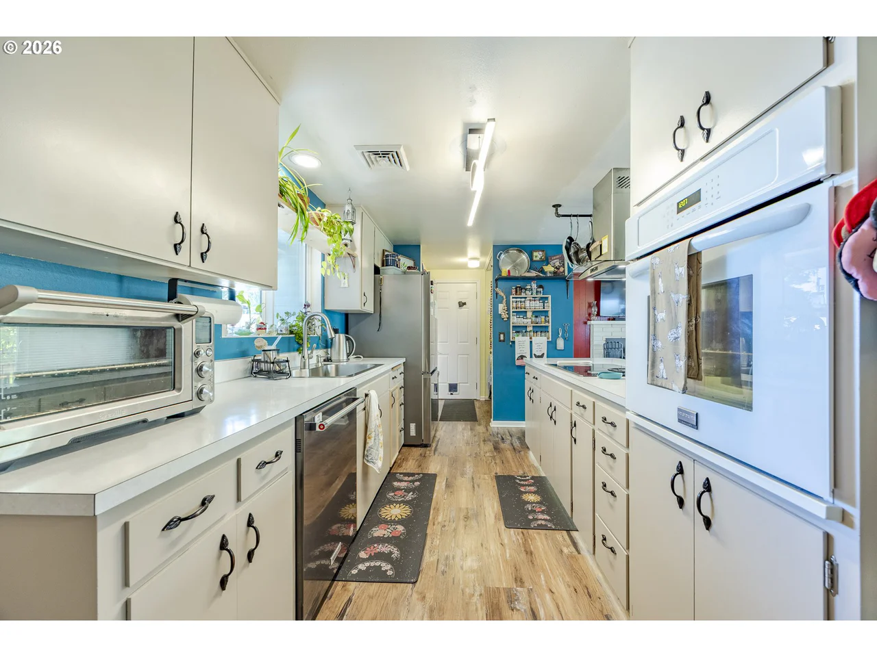 560 BLACKFOOT AVE, Eugene, OR 97404, photo 8 of 48