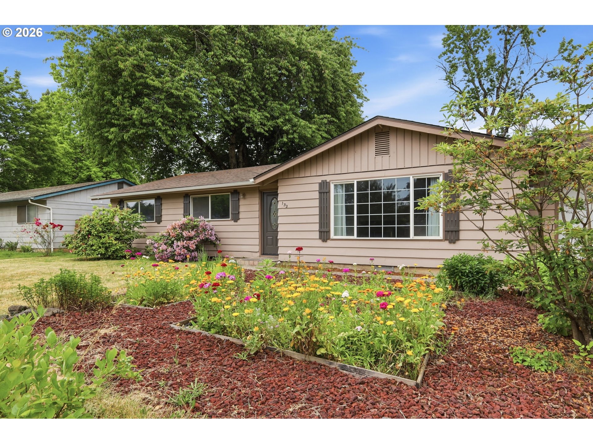 132 FORMAC AVE, Eugene, OR 97404, photo 3 of 34