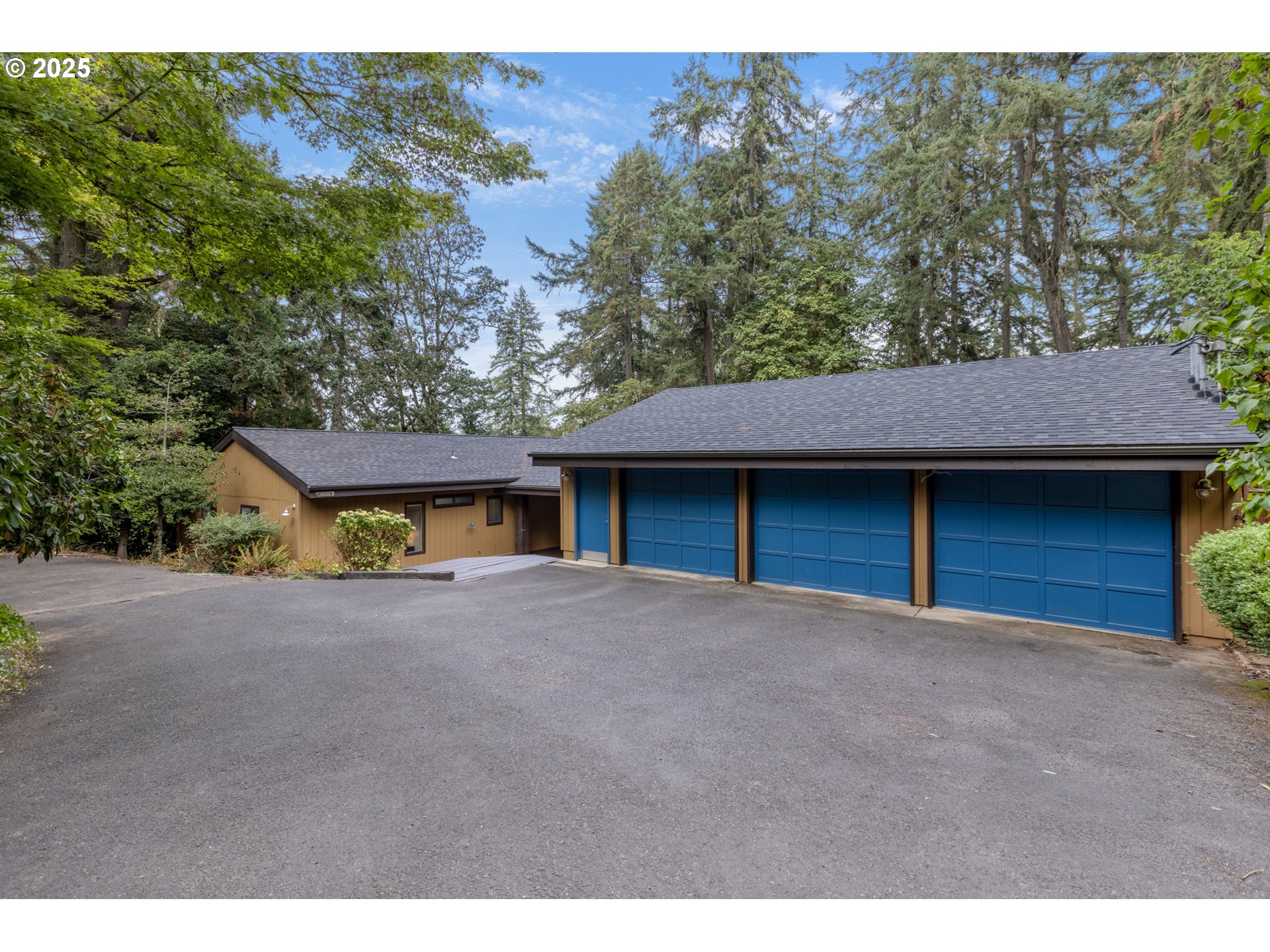 1993 FIRCREST DR, Eugene, OR 97403, photo 2 of 48