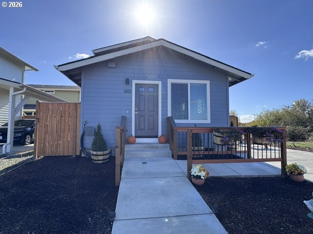 5272 FOREST LN, Eugene, OR 97402, photo 3 of 23