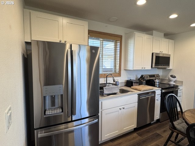 5272 FOREST LN, Eugene, OR 97402, photo 7 of 23