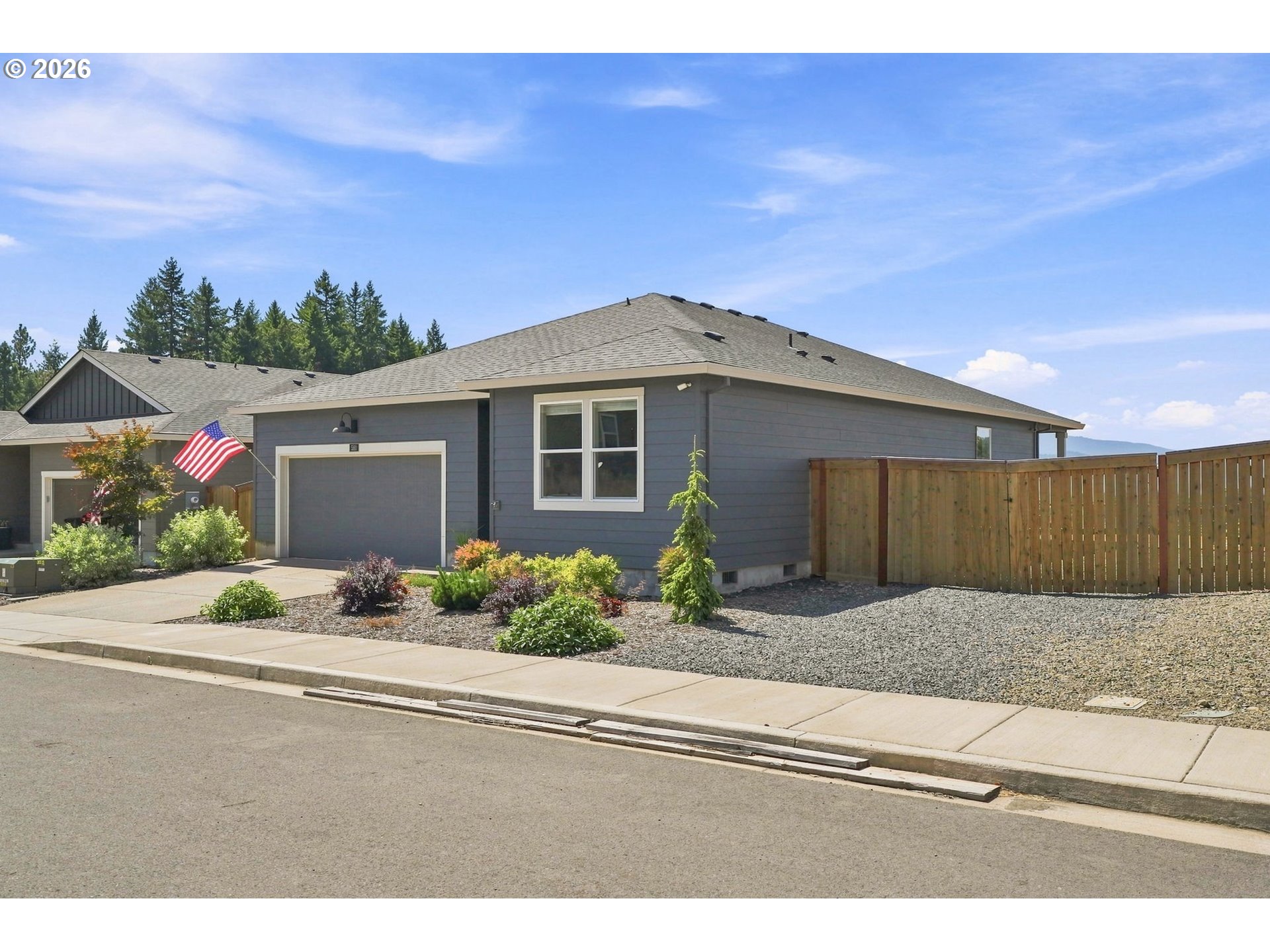 580 Wetleau DR, Lowell, OR 97452, photo 3 of 48