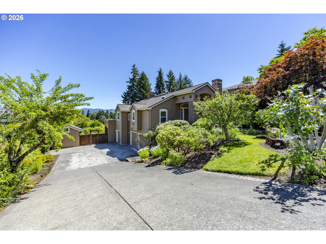 410 SPYGLASS DR, Eugene, OR 97401, photo 2 of 48