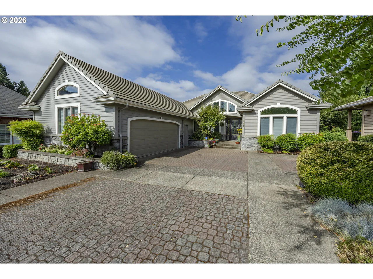 755 SAND AVE, Eugene, OR 97401, photo 2 of 45