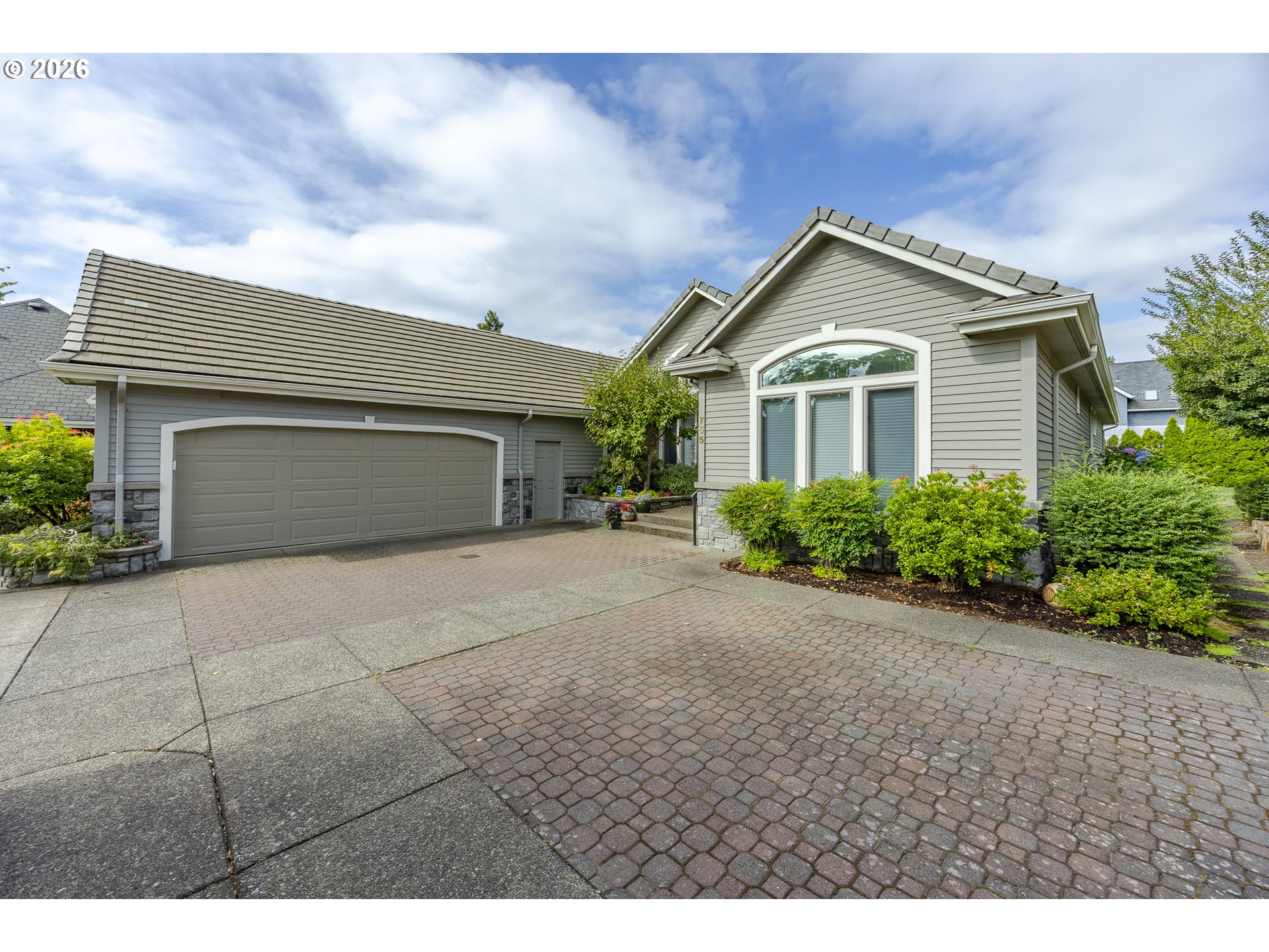 755 SAND AVE, Eugene, OR 97401, photo 3 of 45