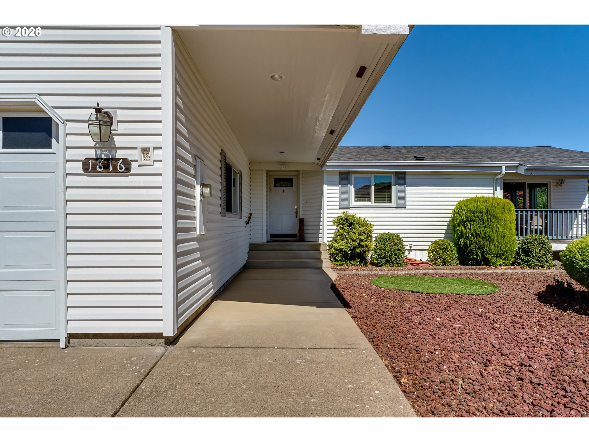 1816 FOUNTAIN CT, Eugene, OR 97402, photo 2 of 33