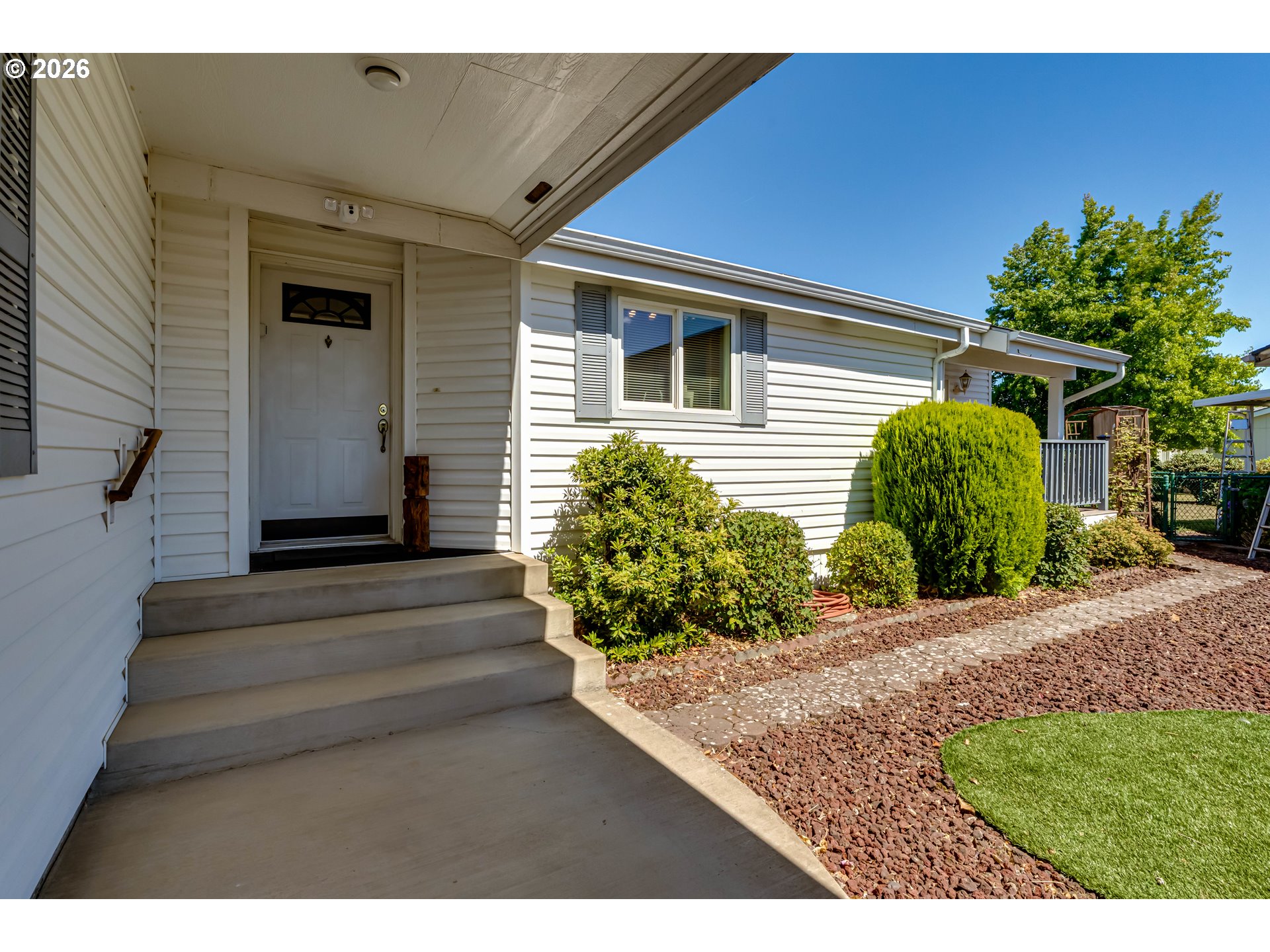 1816 FOUNTAIN CT, Eugene, OR 97402, photo 3 of 33