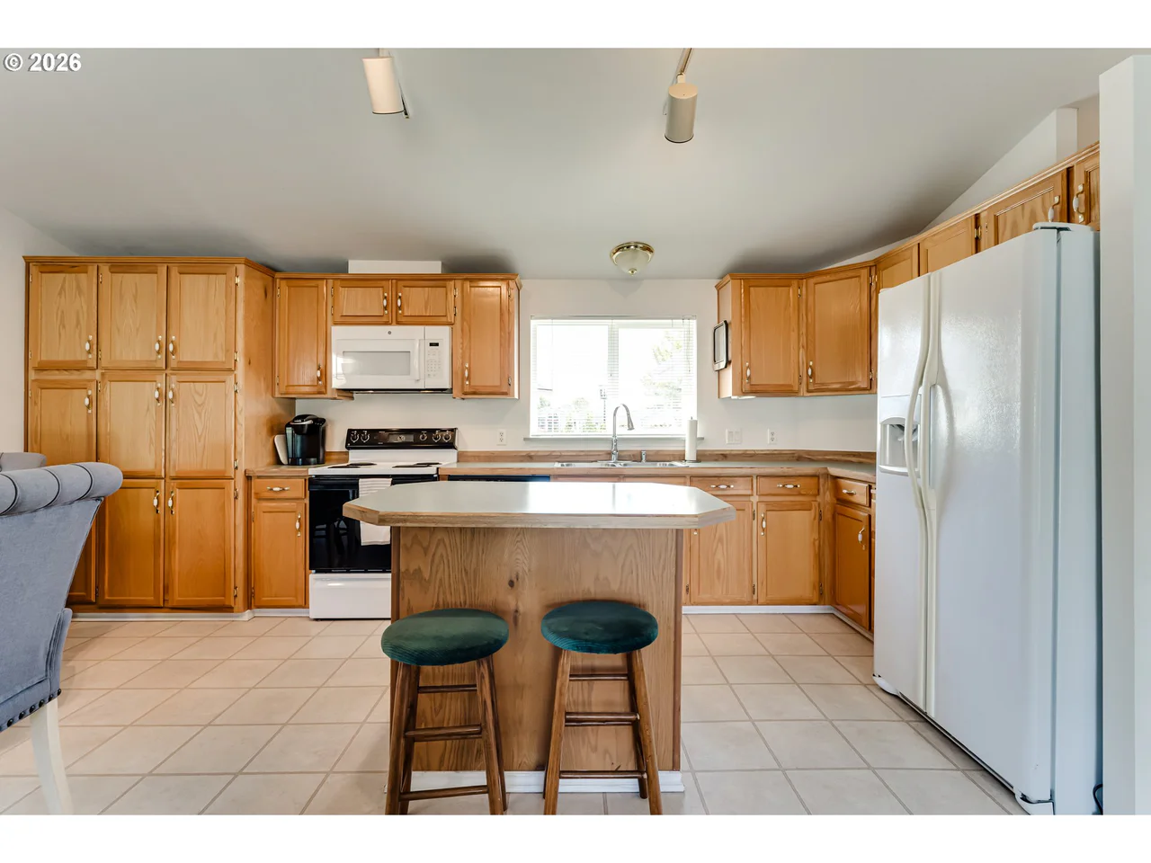 1816 FOUNTAIN CT, Eugene, OR 97402, photo 6 of 33