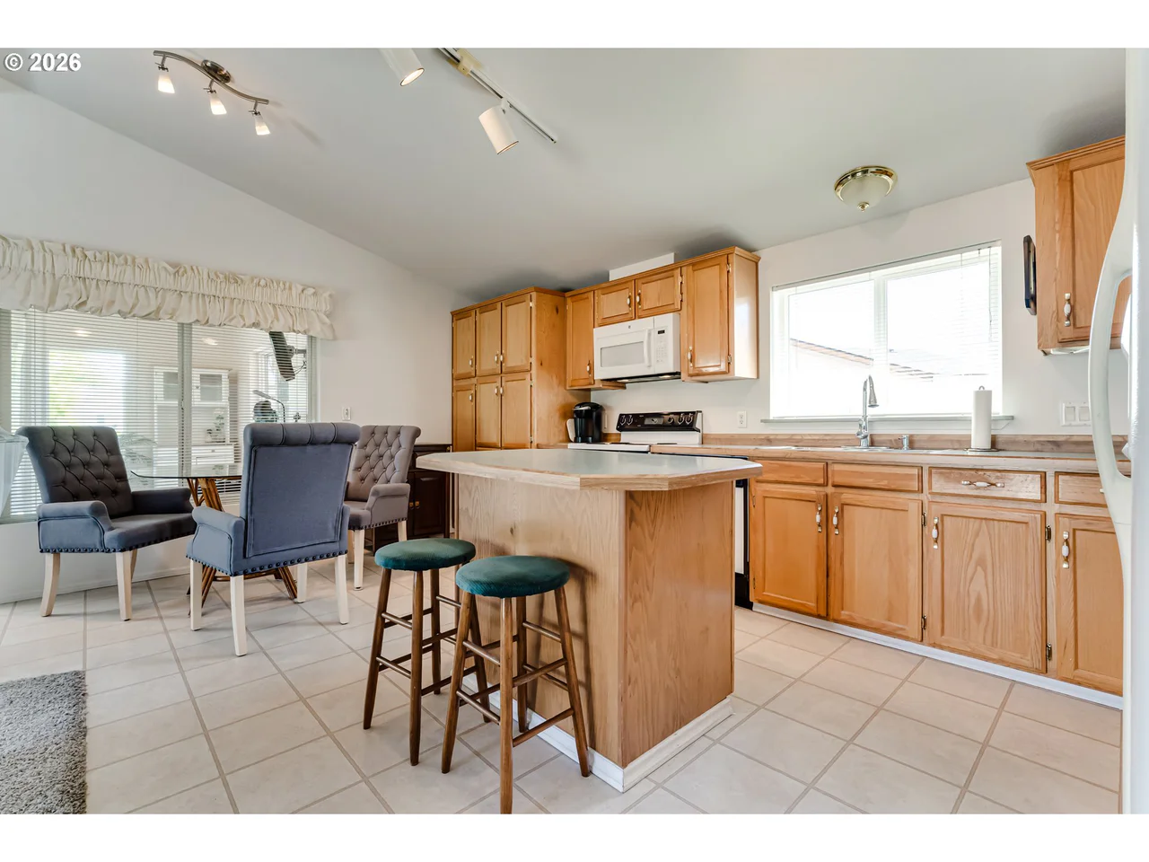 1816 FOUNTAIN CT, Eugene, OR 97402, photo 5 of 33