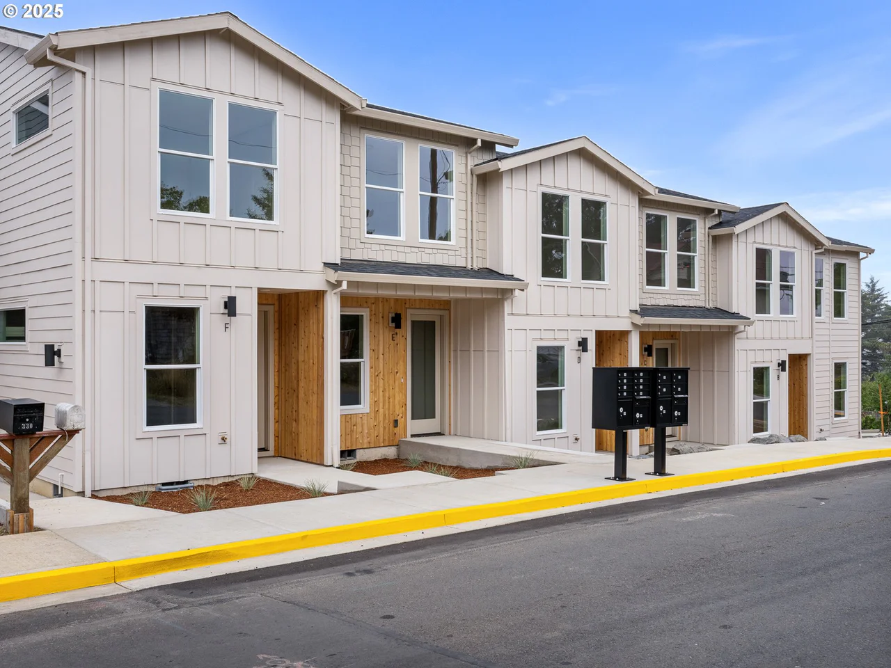 305 SE Jetty AVE, Lincoln City, OR 97367, photo 1 of 17