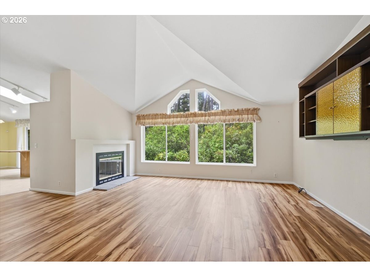 5013 HECETA BEACH RD, Florence, OR 97439, photo 5 of 48