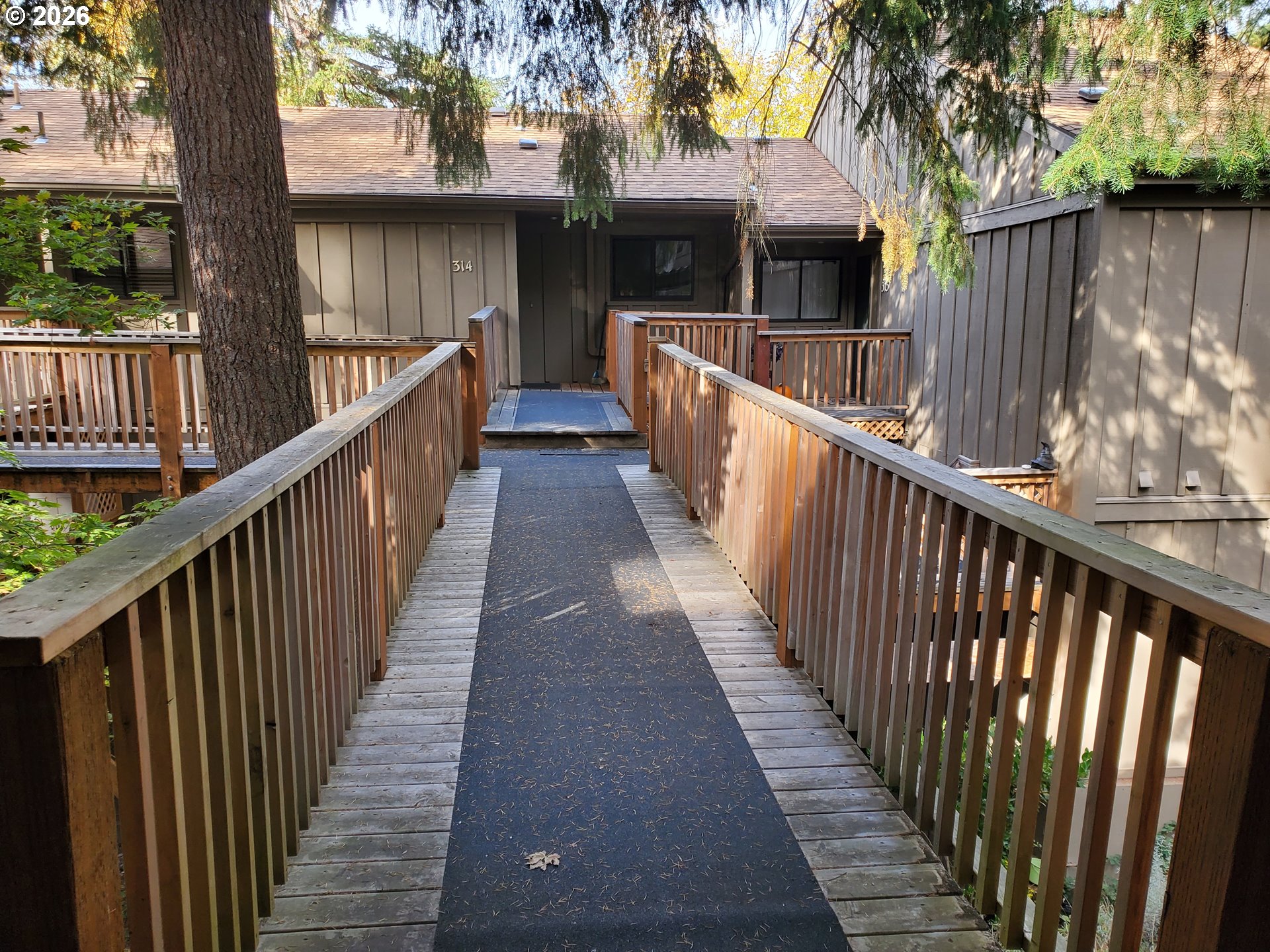 314 WOODCUTTER WAY, Eugene, OR 97405, photo 2 of 40
