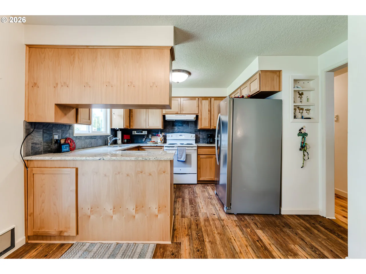 277 E ROSEWOOD AVE, Eugene, OR 97404, photo 8 of 36