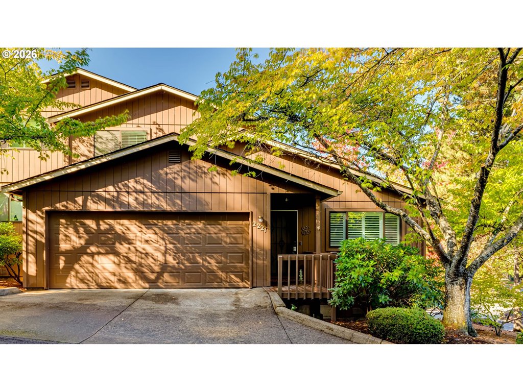 2221 Ridgeway Dr