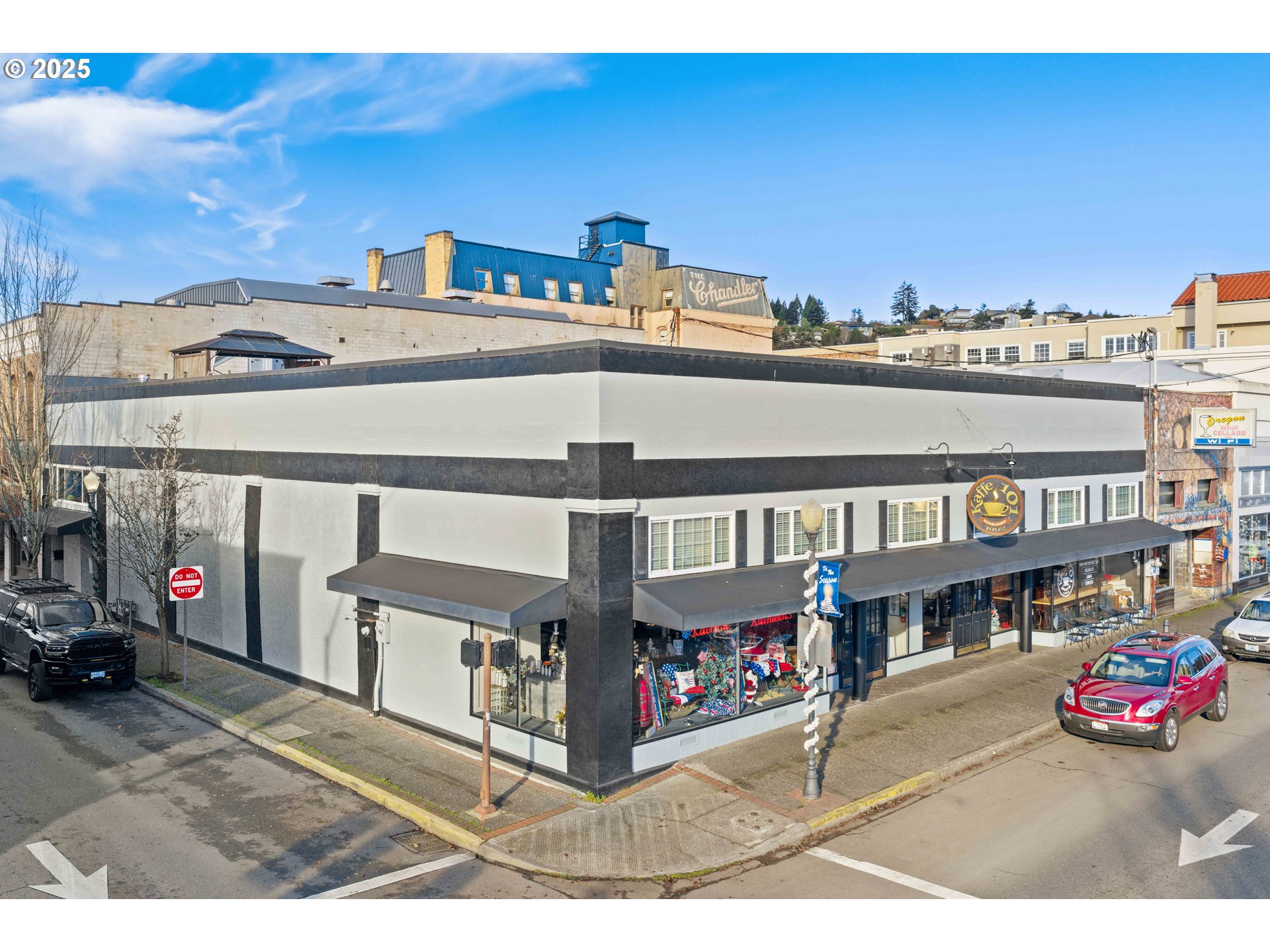 171 S BROADWAY ST, Coos Bay, OR 97420, photo 2 of 47