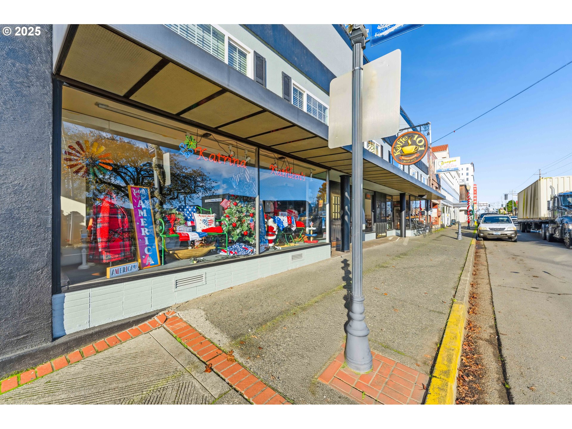 171 S BROADWAY ST, Coos Bay, OR 97420, photo 3 of 47