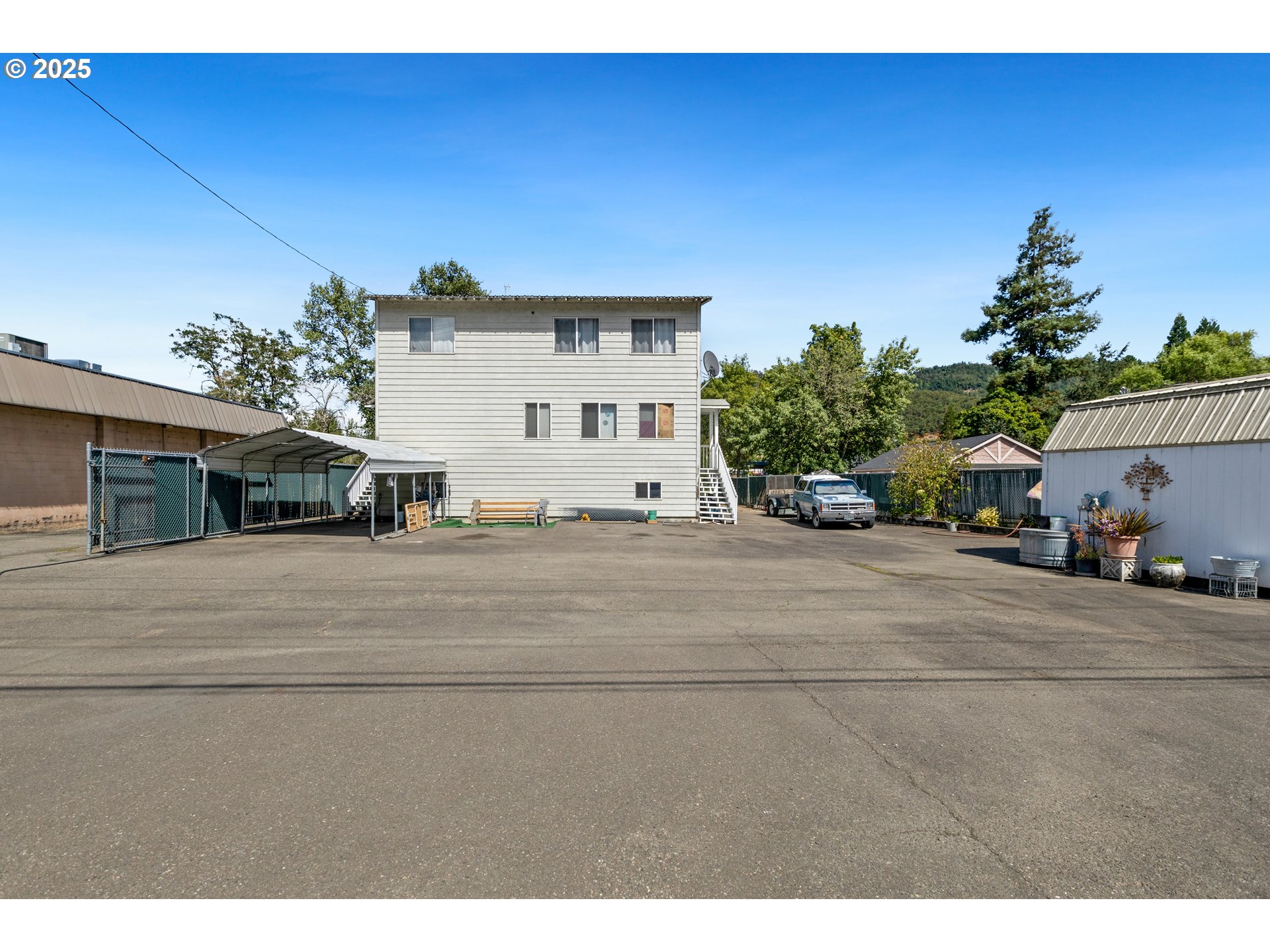 5565 NE STEPHENS ST, Winchester, OR 97495, photo 2 of 48