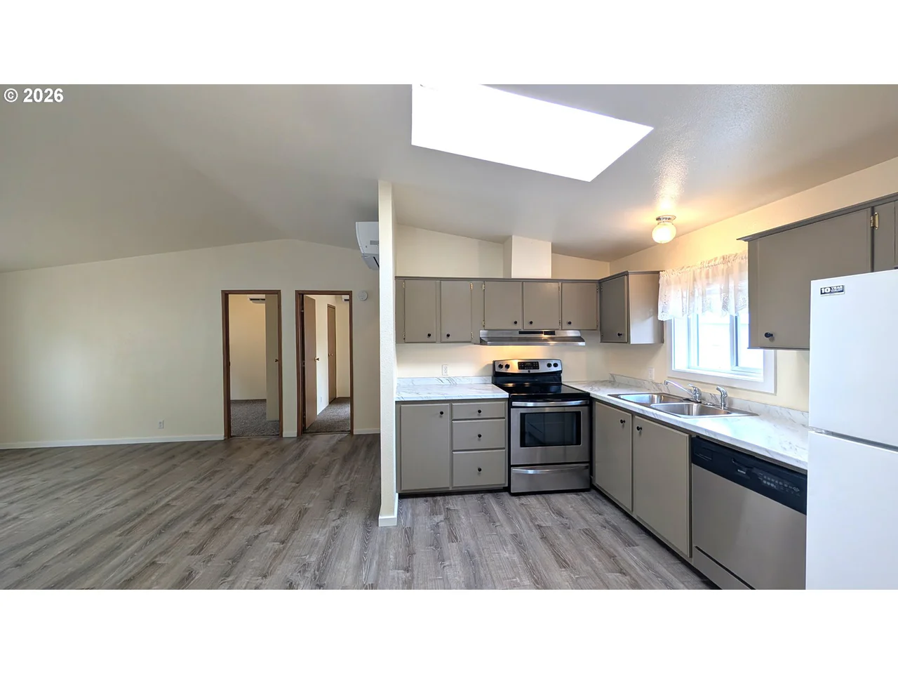 1333 S 7TH ST, Cottage Grove, OR 97424, photo 6 of 18