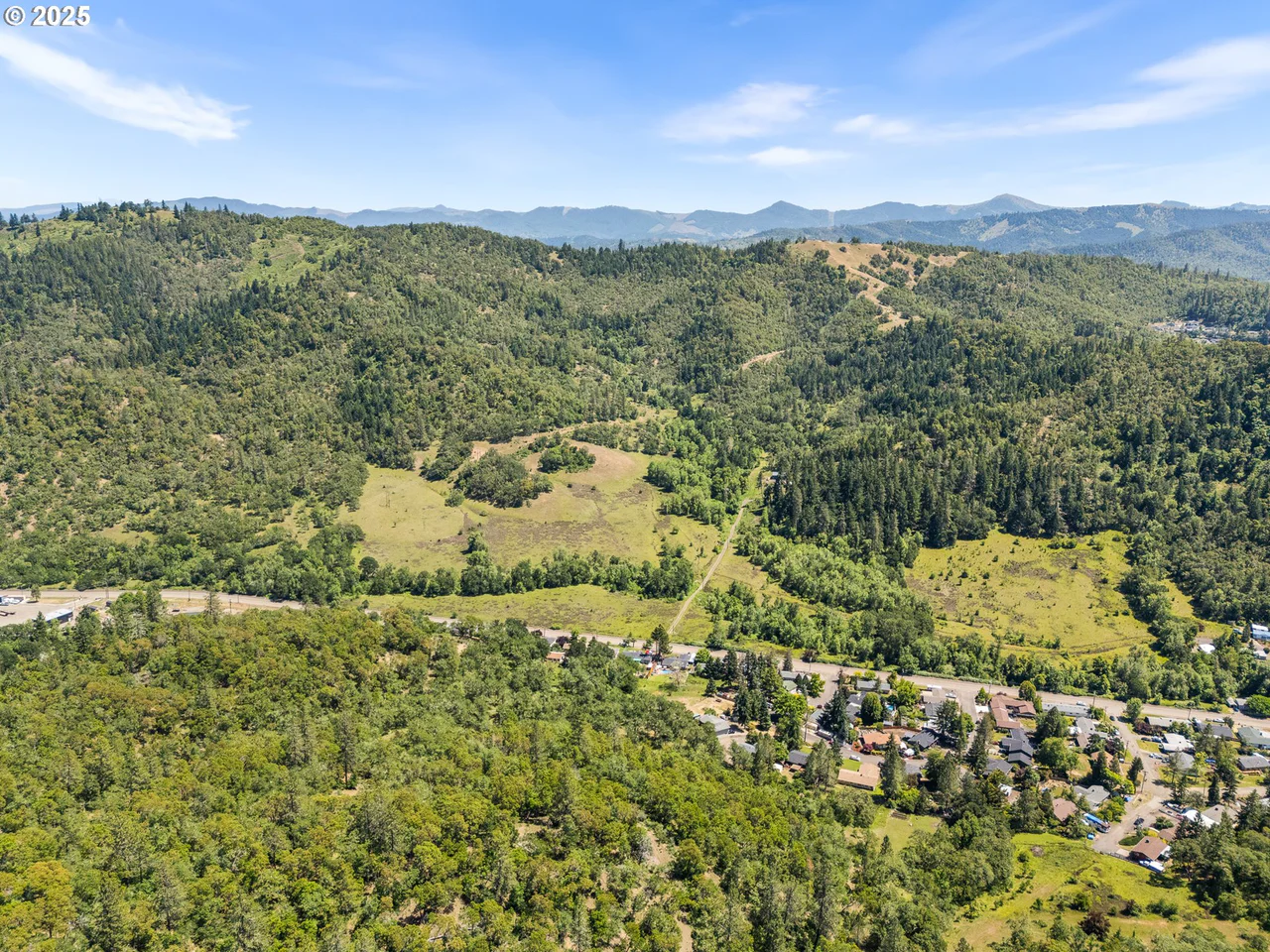 NE NEWTON CREEK DR, Roseburg, OR 97470, photo 8 of 17