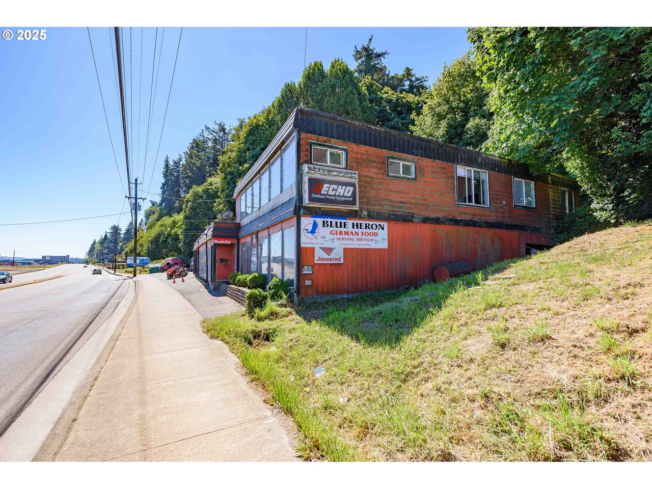 2238 TREMONT ST, North Bend, OR 97459, photo 2 of 19