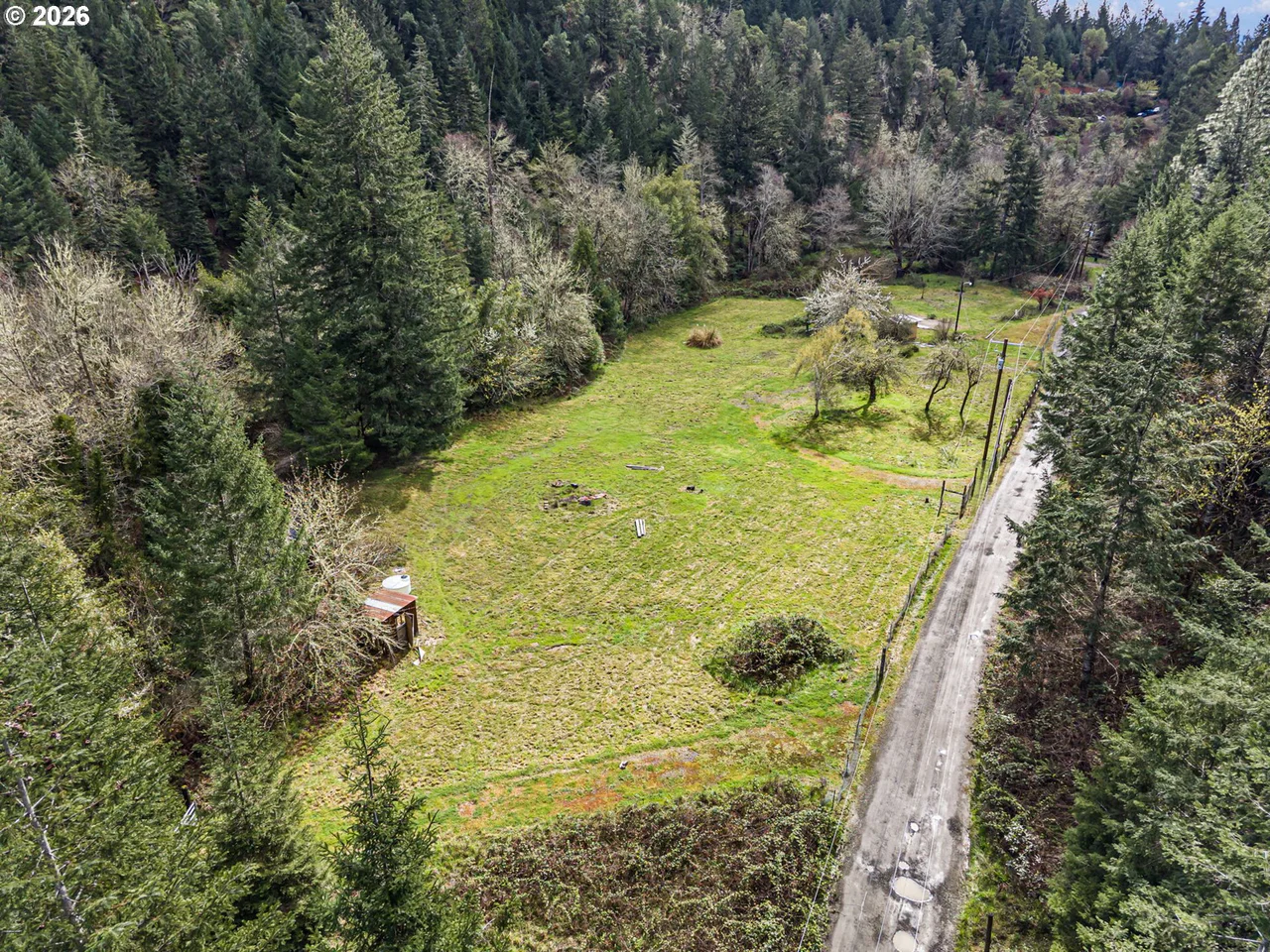 505 SIBOLD CANYON RD, Tenmile, OR 97481, photo 4 of 30