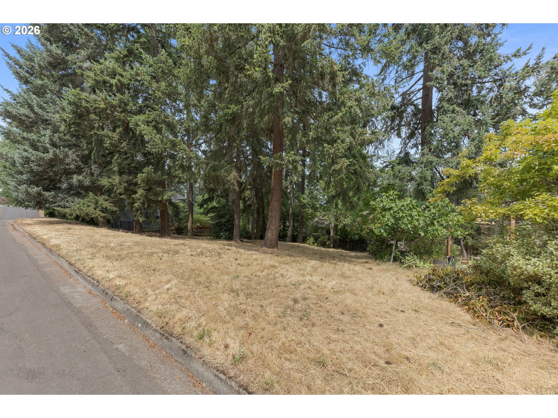 Suncrest AVE, Eugene, OR 97405, photo 3 of 8