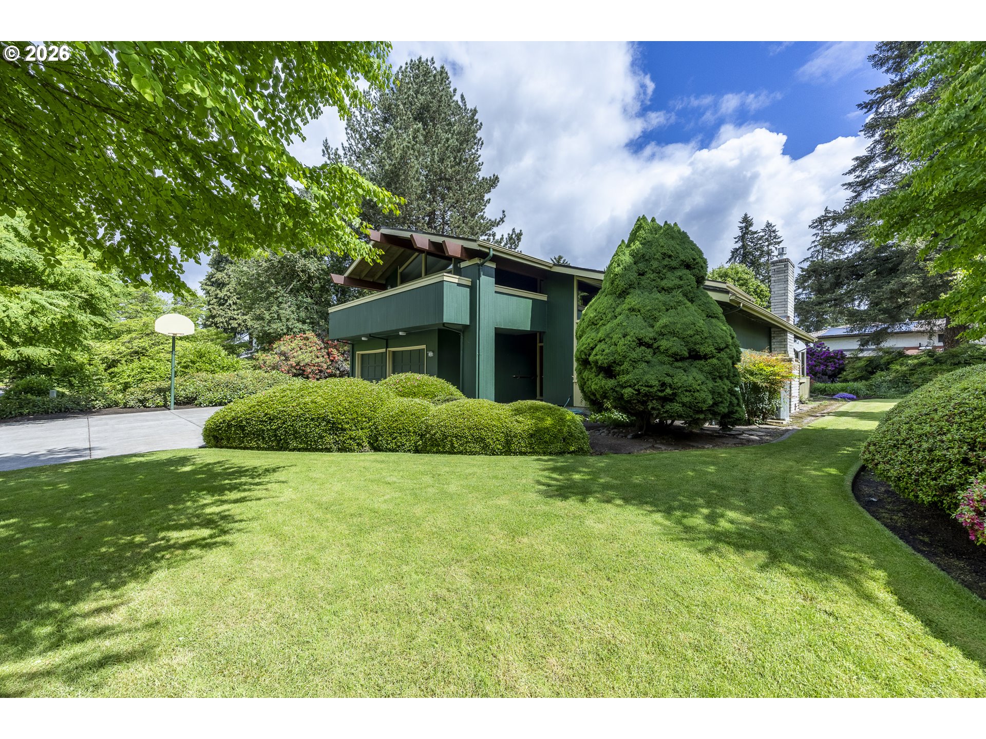 3365 BUCKINGHAM AVE, Eugene, OR 97401, photo 2 of 47