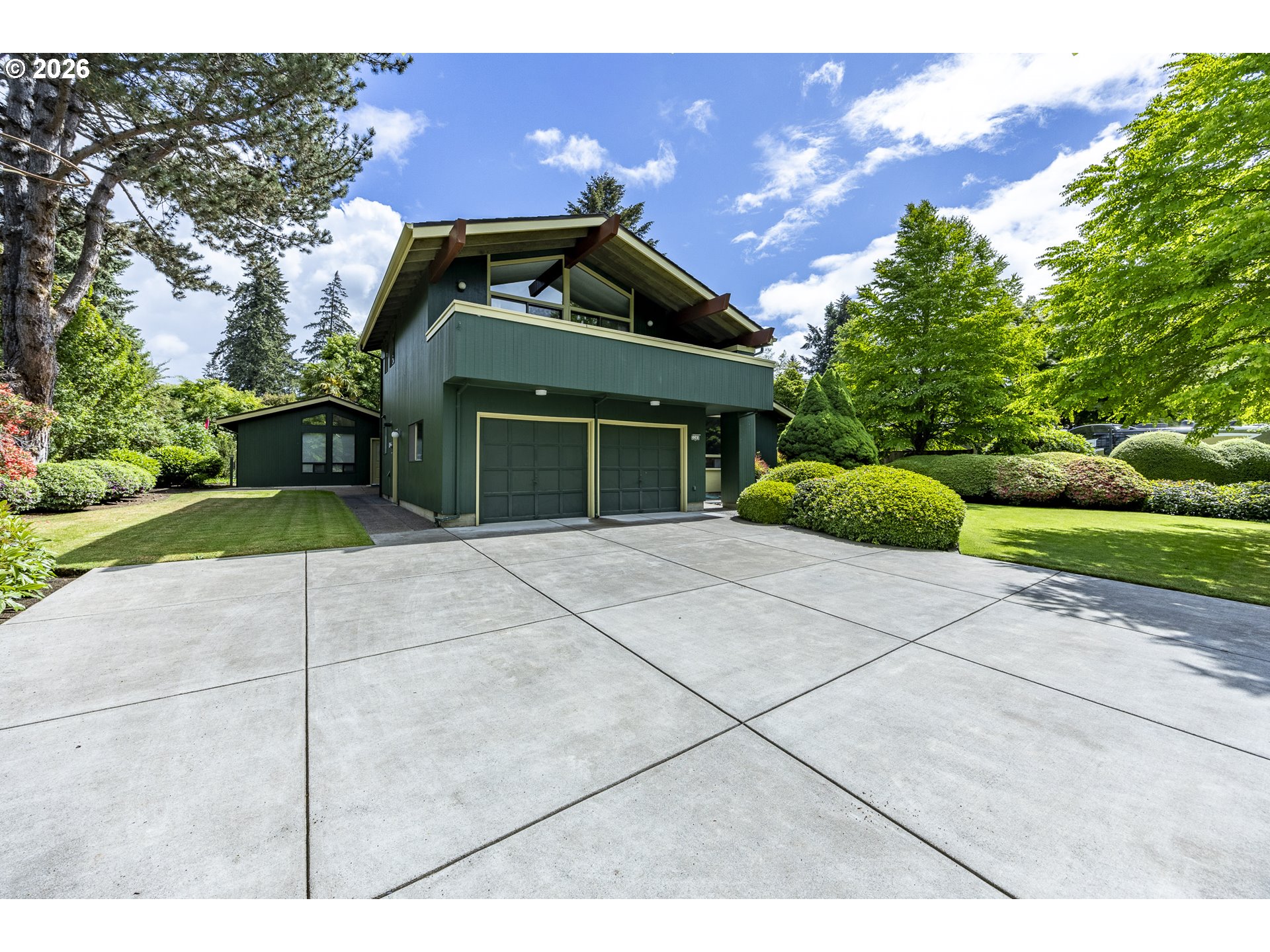 3365 BUCKINGHAM AVE, Eugene, OR 97401, photo 3 of 47