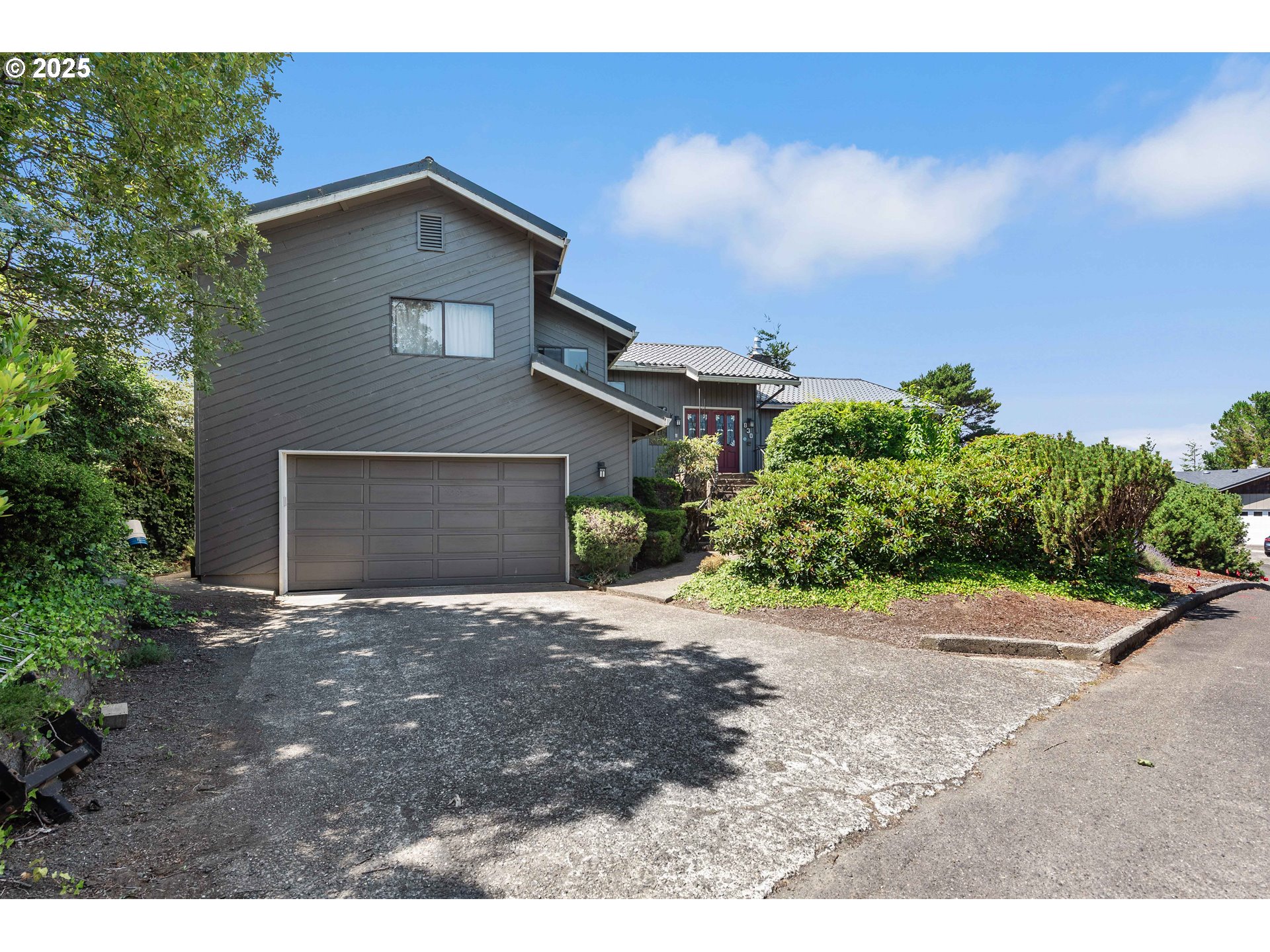 830 SIGNAL WAY, Coos Bay, OR 97420, photo 3 of 48