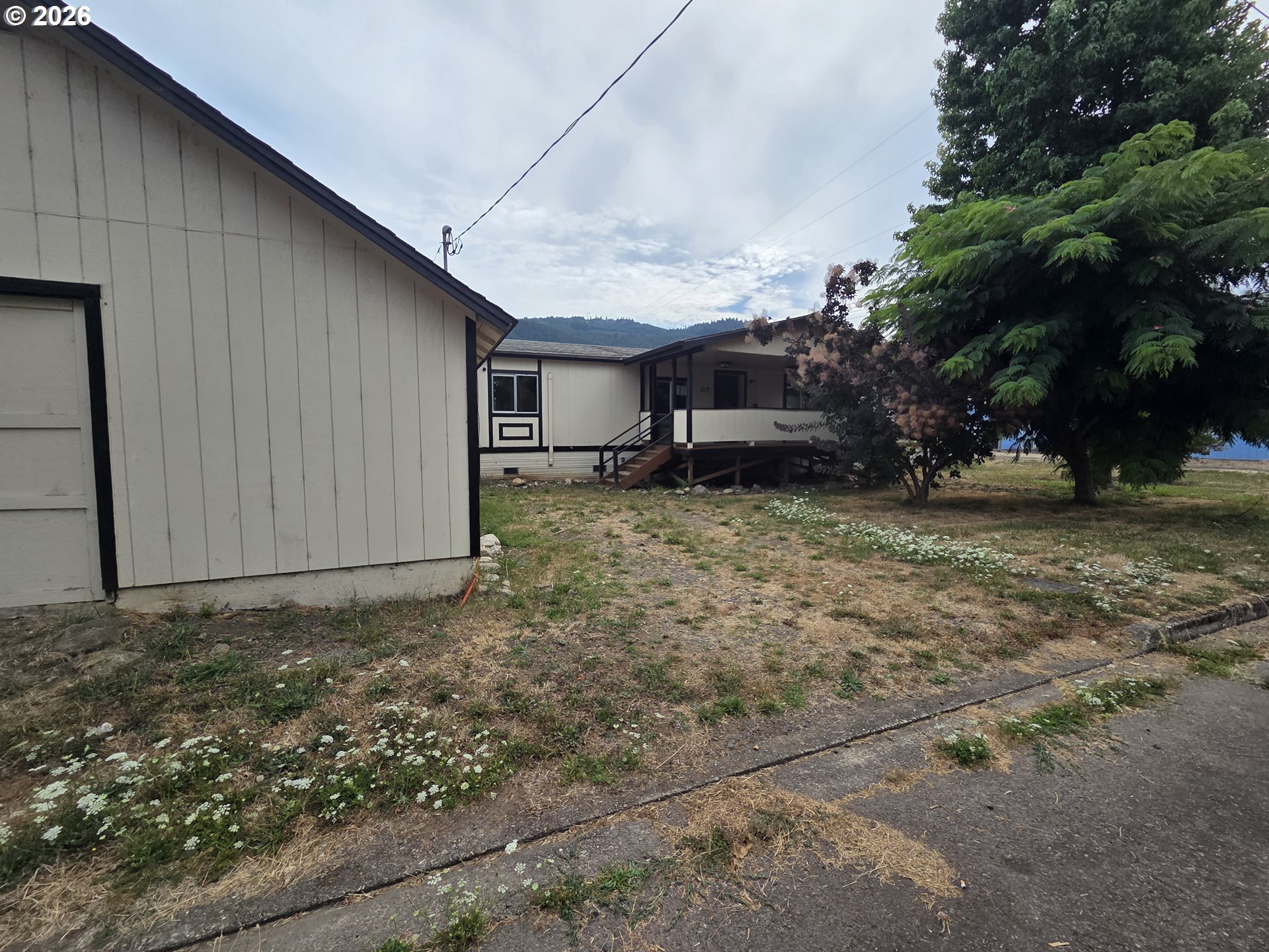 317 APPLEGATE AVE, Drain, OR 97435, photo 2 of 21