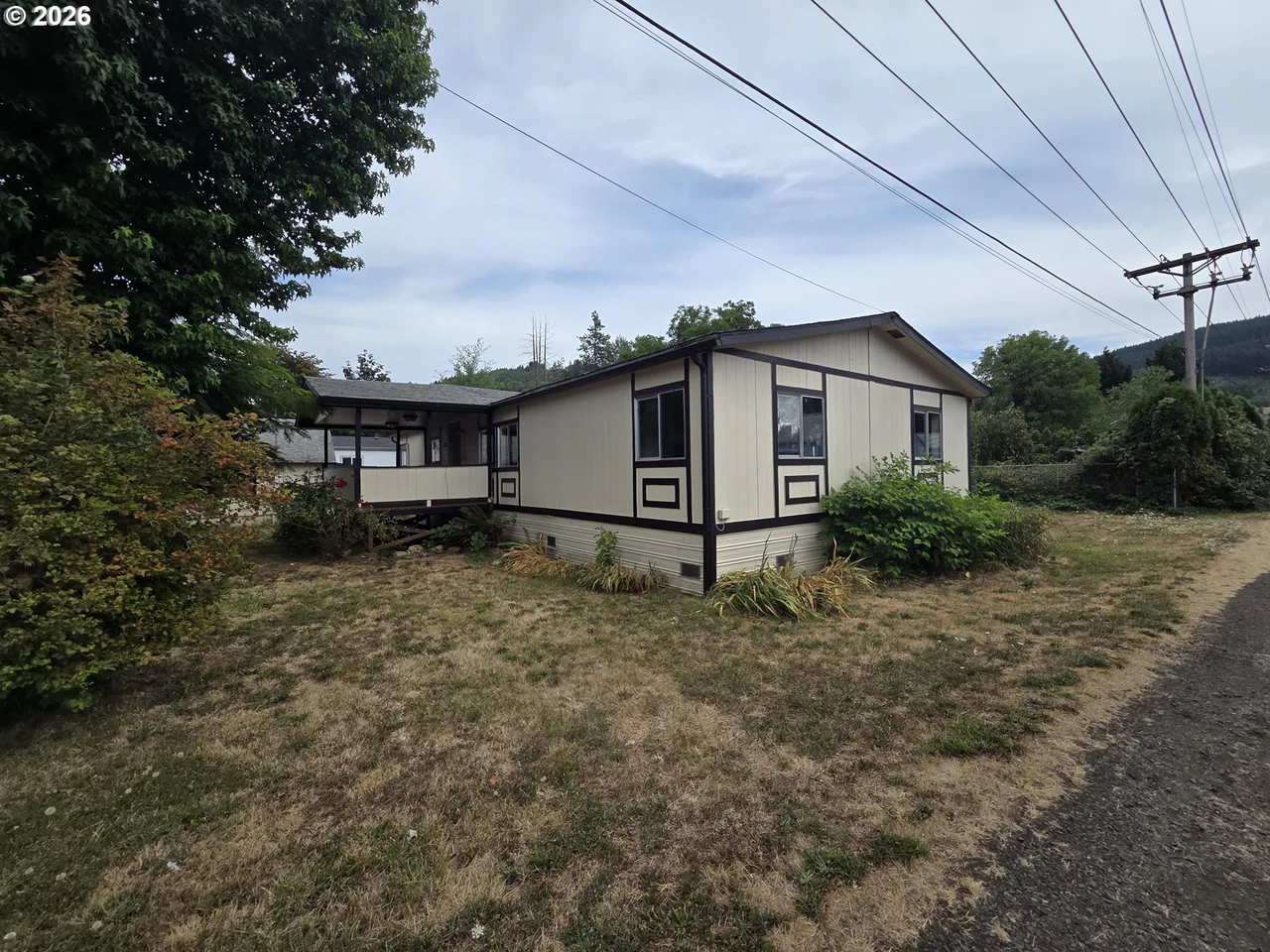 317 APPLEGATE AVE, Drain, OR 97435, photo 4 of 21
