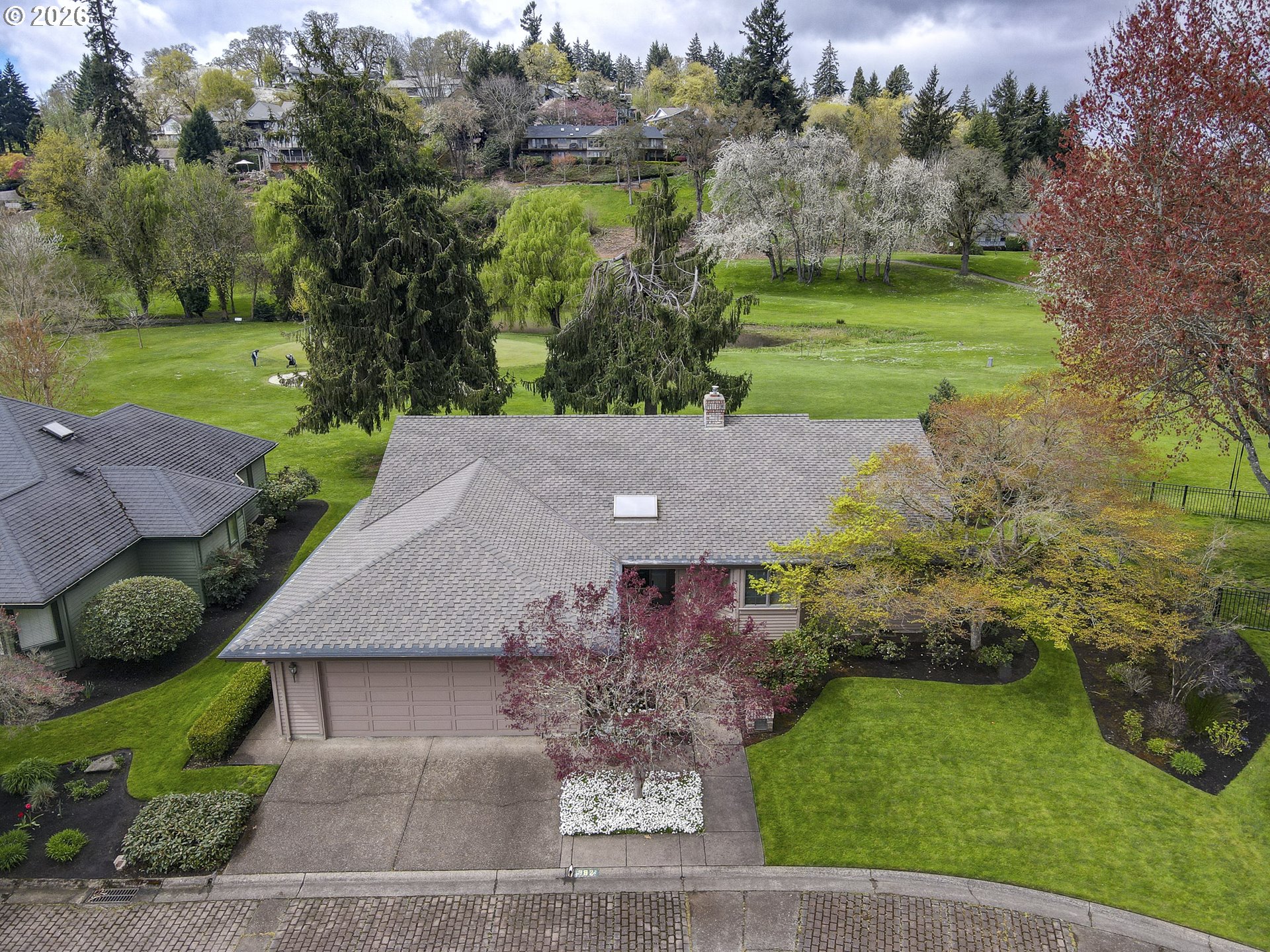 982 SHAUGHNESSY LN, Eugene, OR 97401, photo 2 of 48