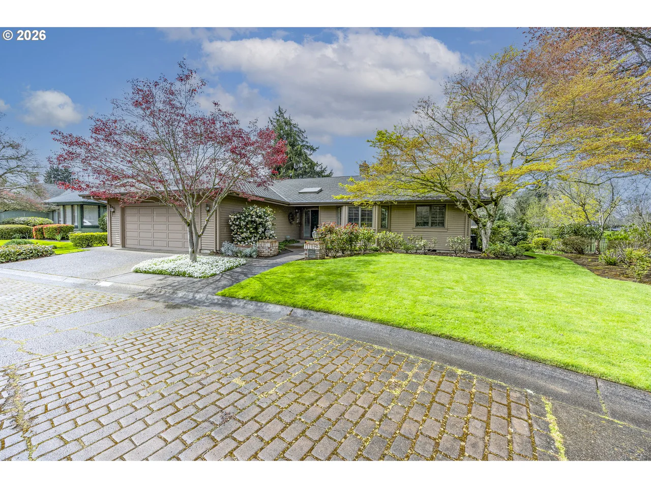 982 SHAUGHNESSY LN, Eugene, OR 97401, photo 3 of 48