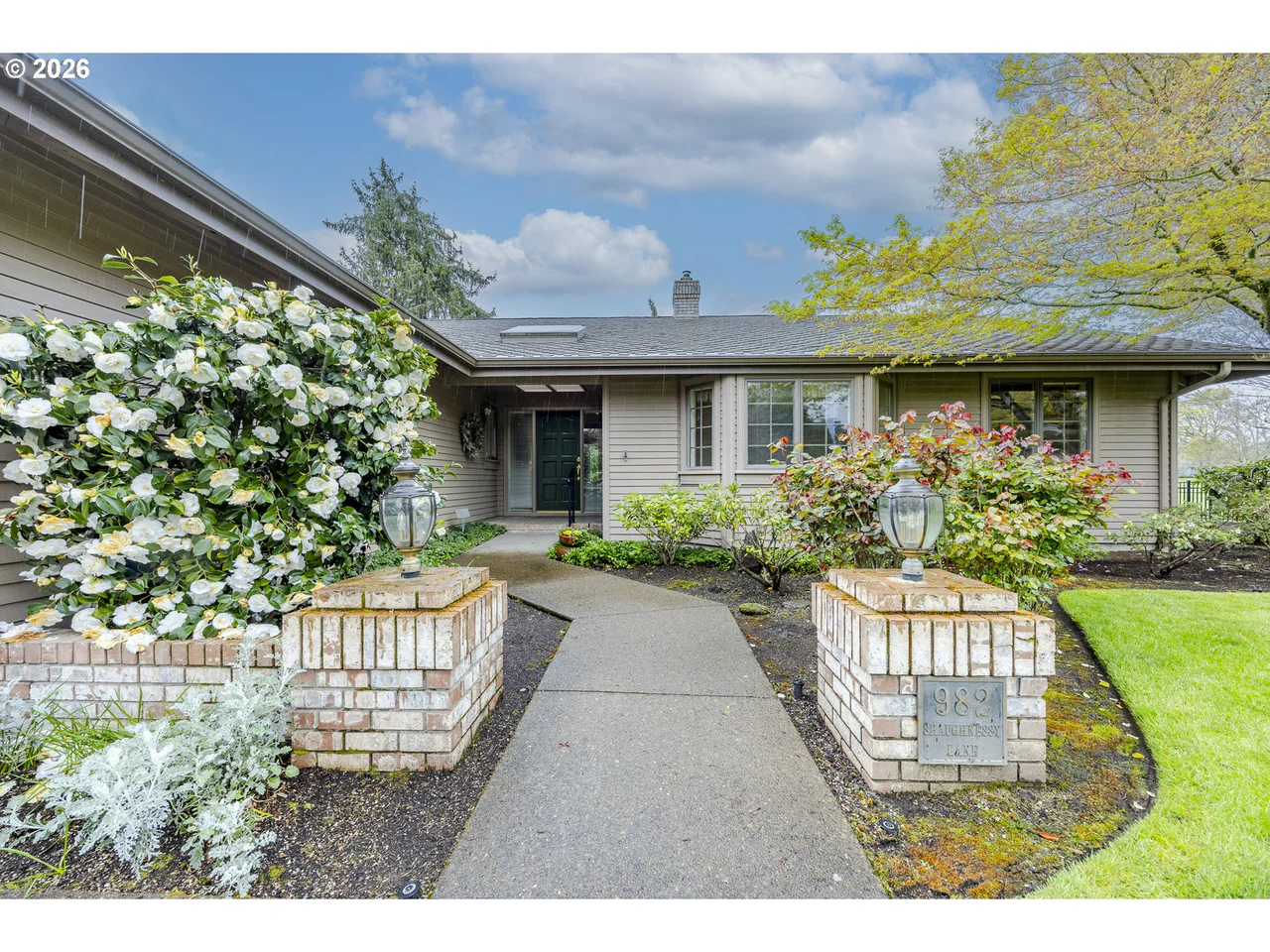 982 SHAUGHNESSY LN, Eugene, OR 97401, photo 4 of 48
