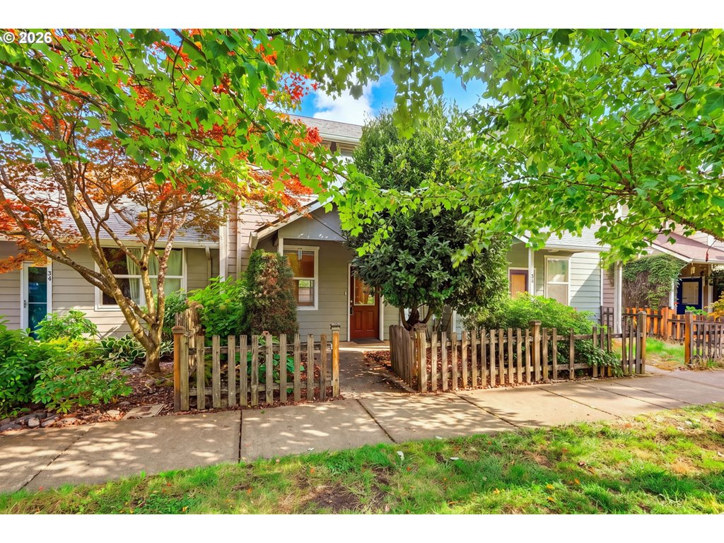28 Lawrence St