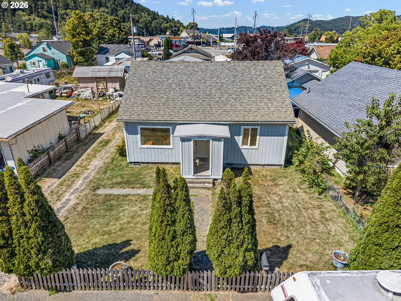 1057 GREENWOOD AVE, Reedsport, OR 97467, photo 4 of 48