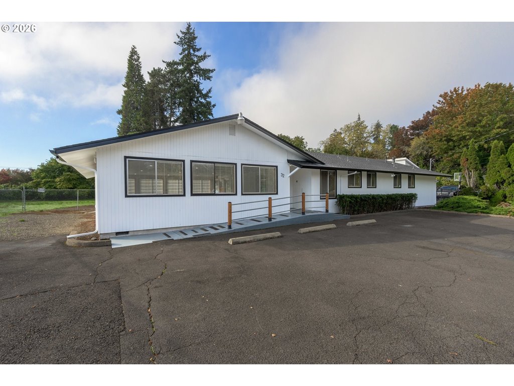 32 Marion Ln